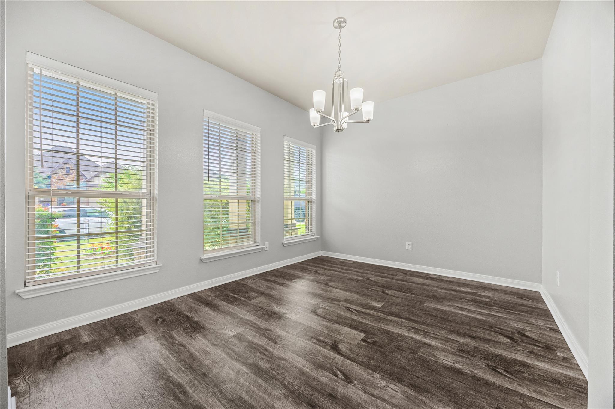 1811 Ashburn Dr Property Photo 6