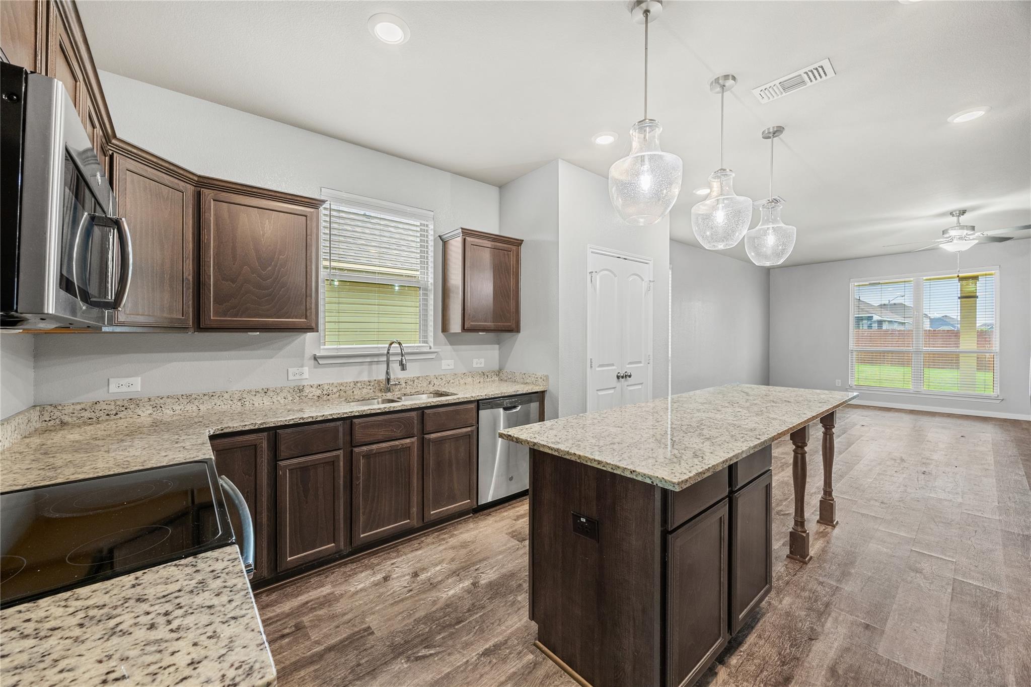 1811 Ashburn Dr Property Photo 13