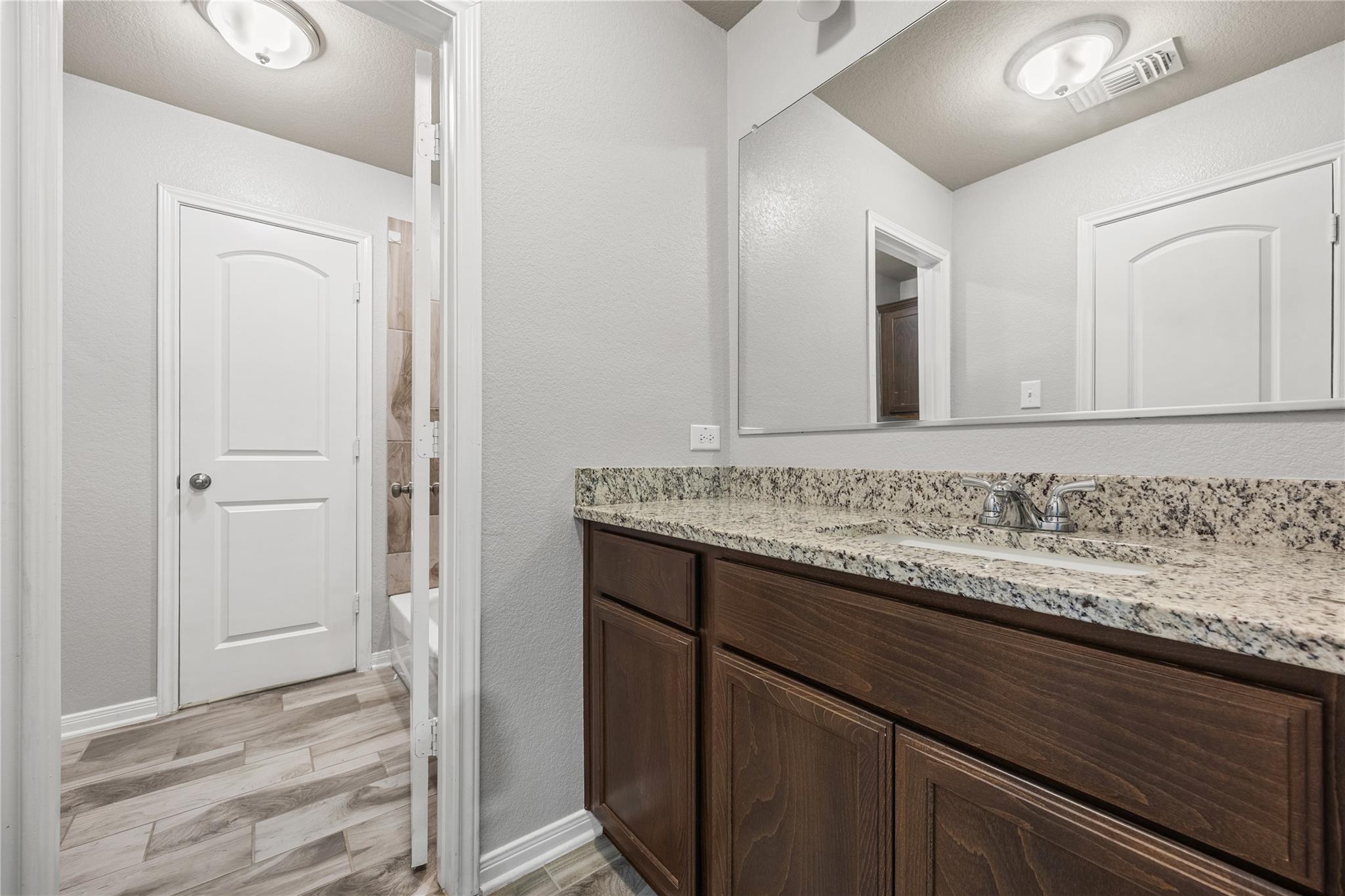 1811 Ashburn Dr Property Photo 27