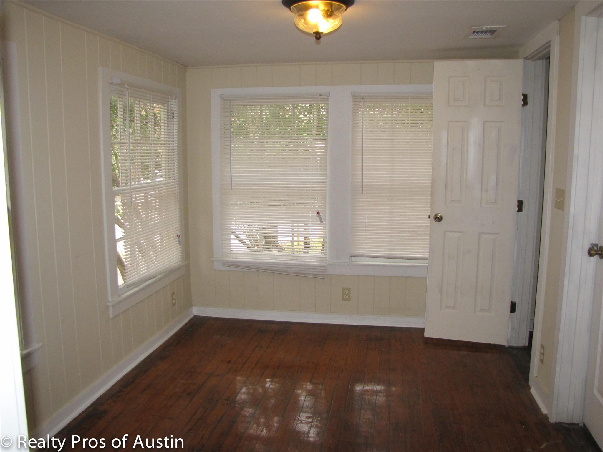 2106 W 7th St Property Photo 5