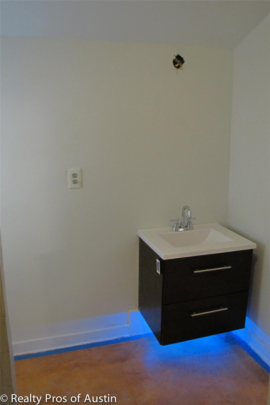 2106 W 7th St Property Photo 6