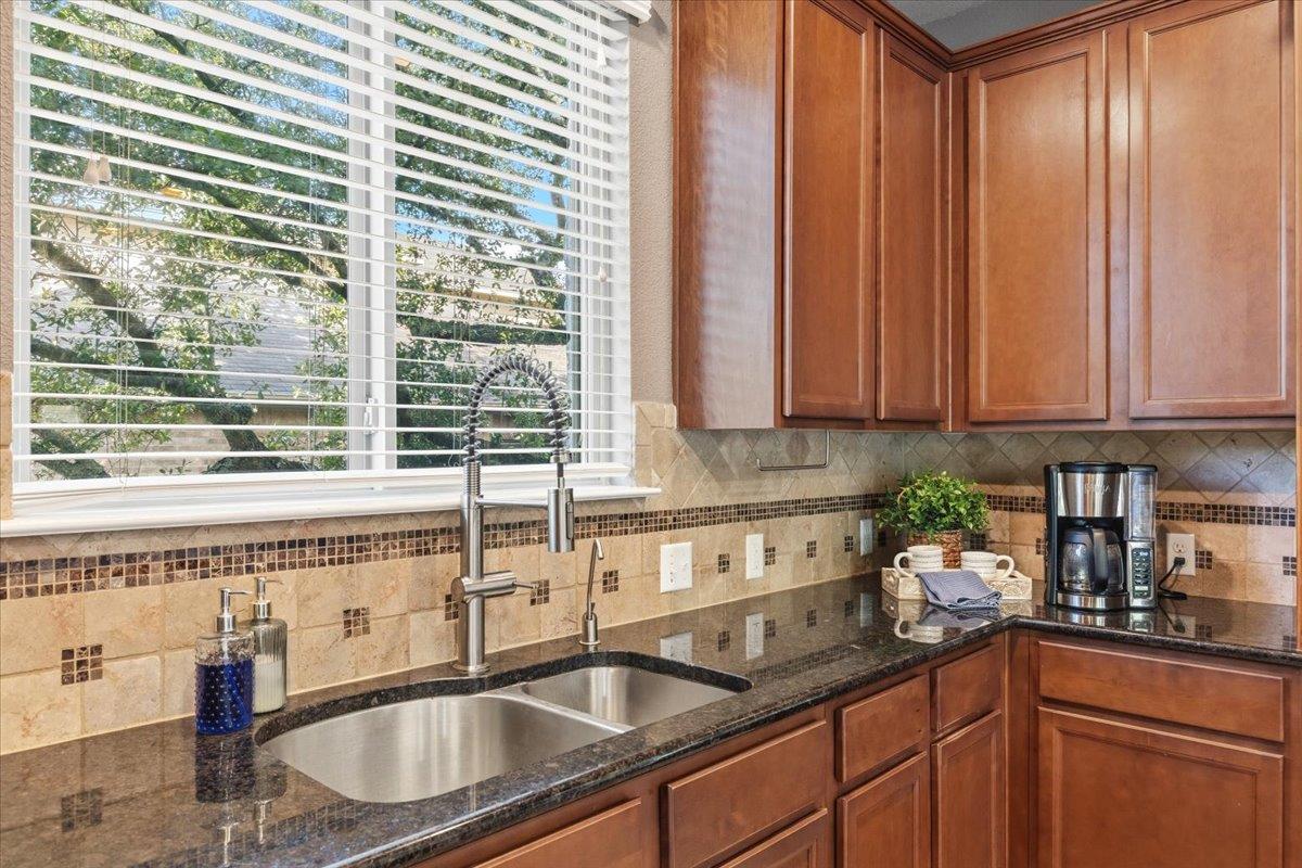 561 Stone View Trl Property Photo 6