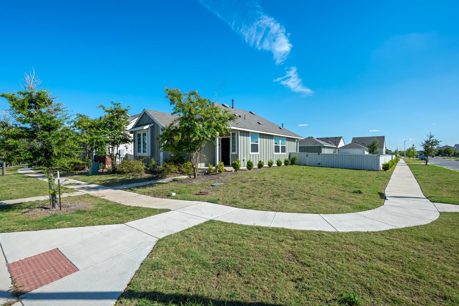 300 Hortus Dr Property Photo 3