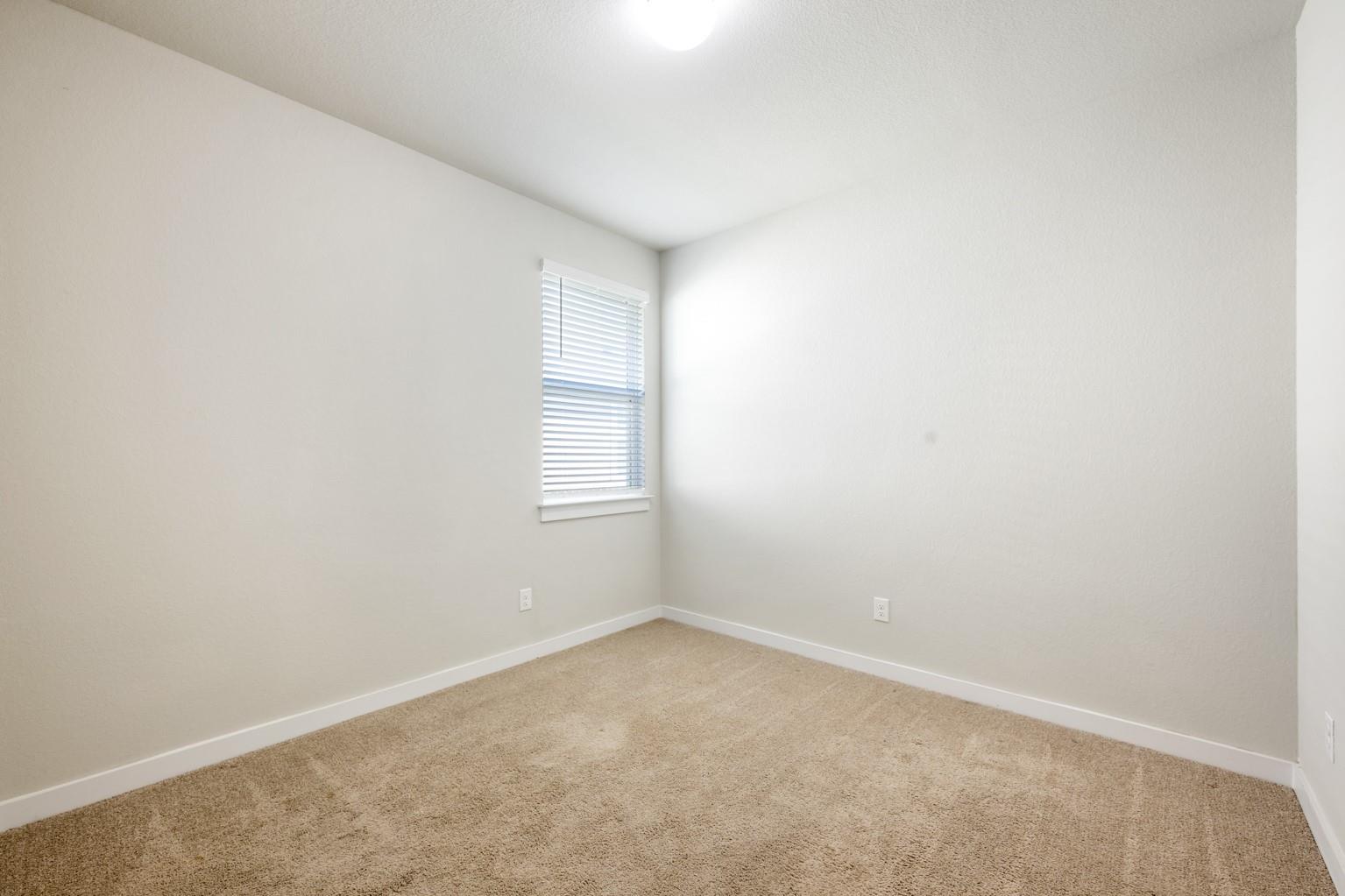 300 Hortus Dr Property Photo 21