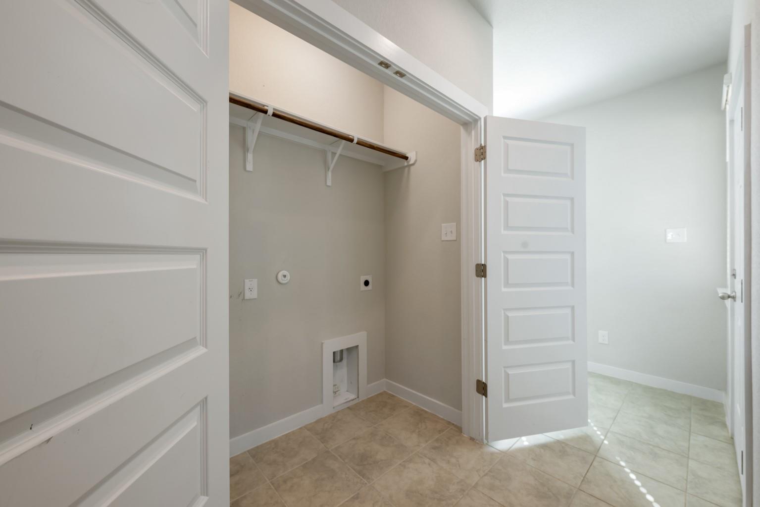 300 Hortus Dr Property Photo 24