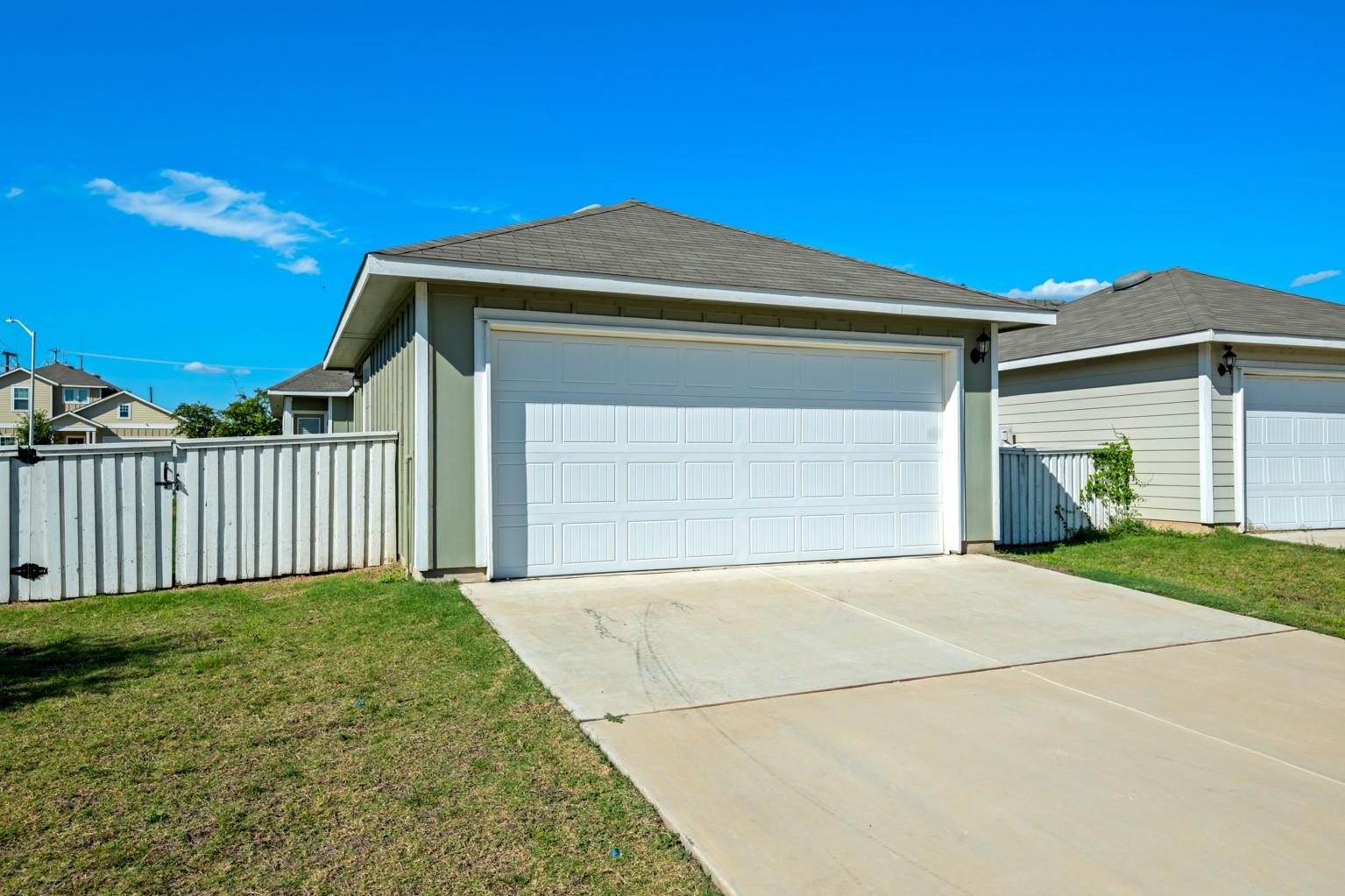 300 Hortus Dr Property Photo 27
