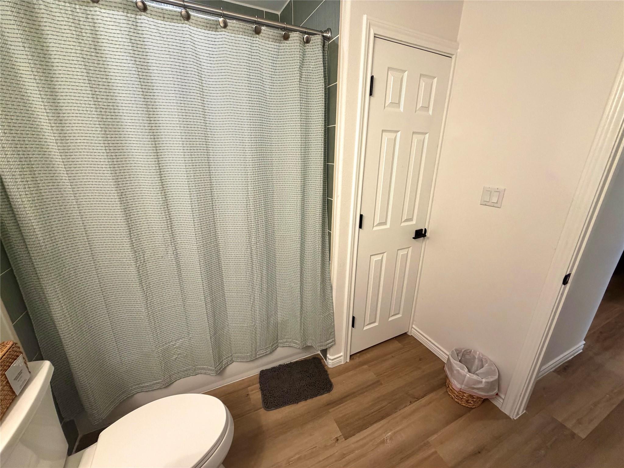 1107 Neches St Property Photo 9