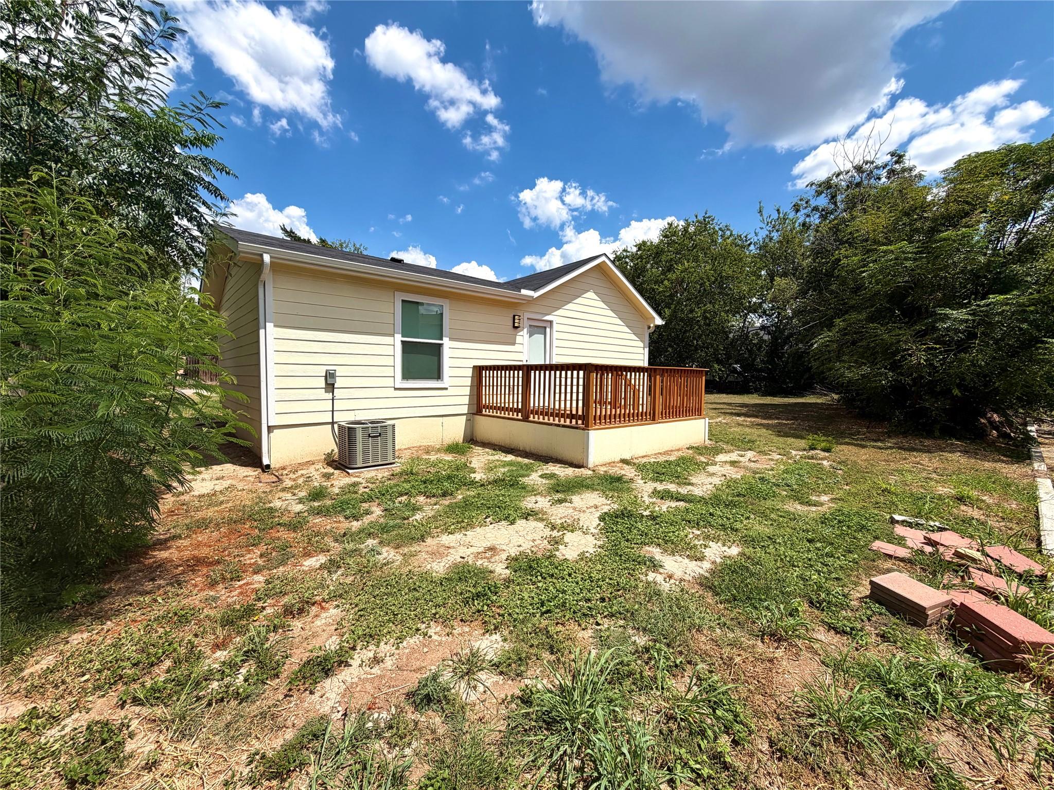 1107 Neches St Property Photo 16