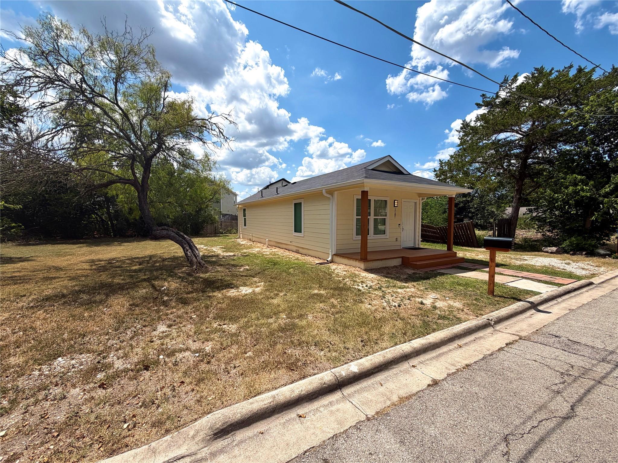 1107 Neches St Property Photo 17