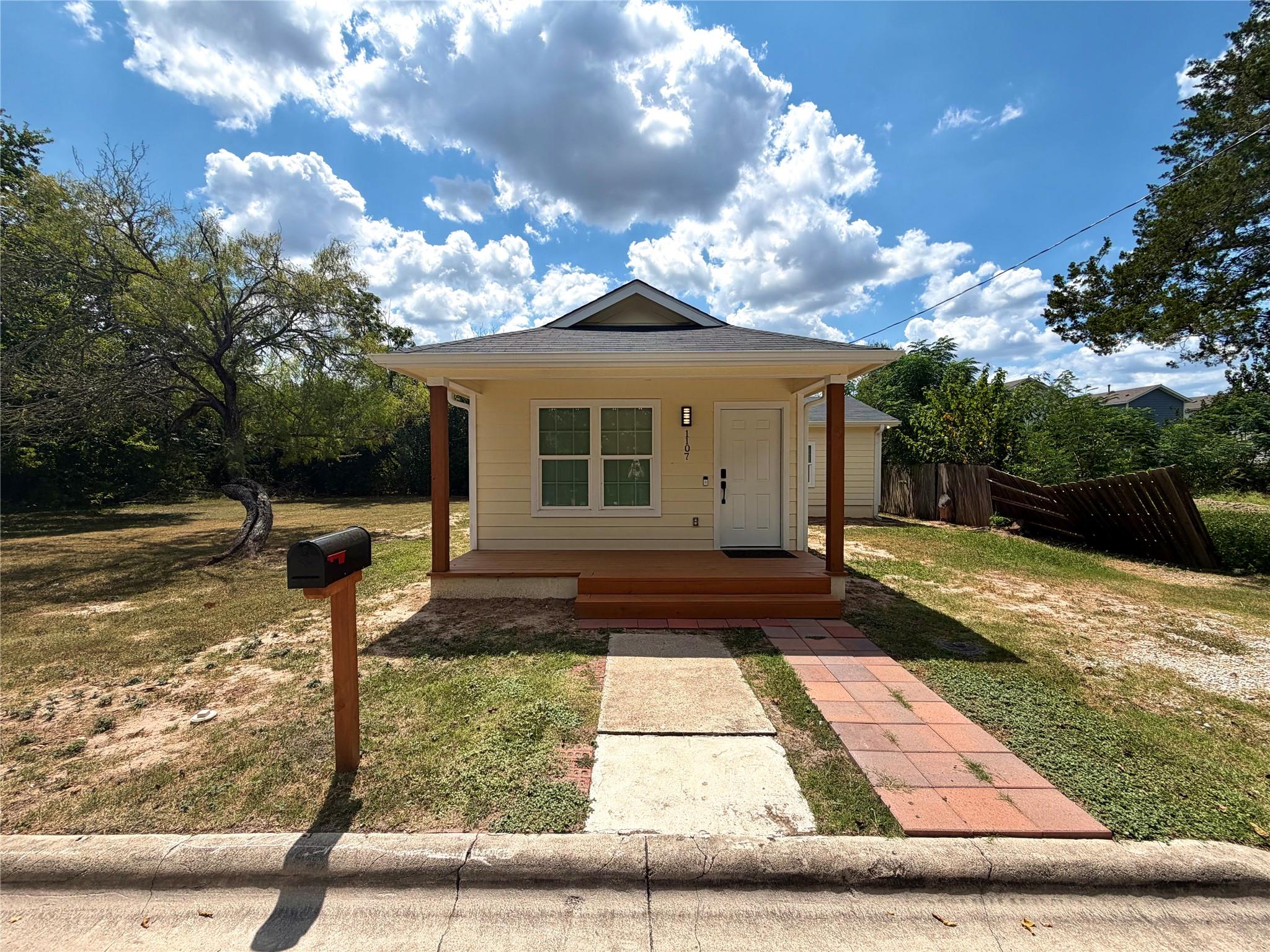 1107 Neches St Property Photo 18