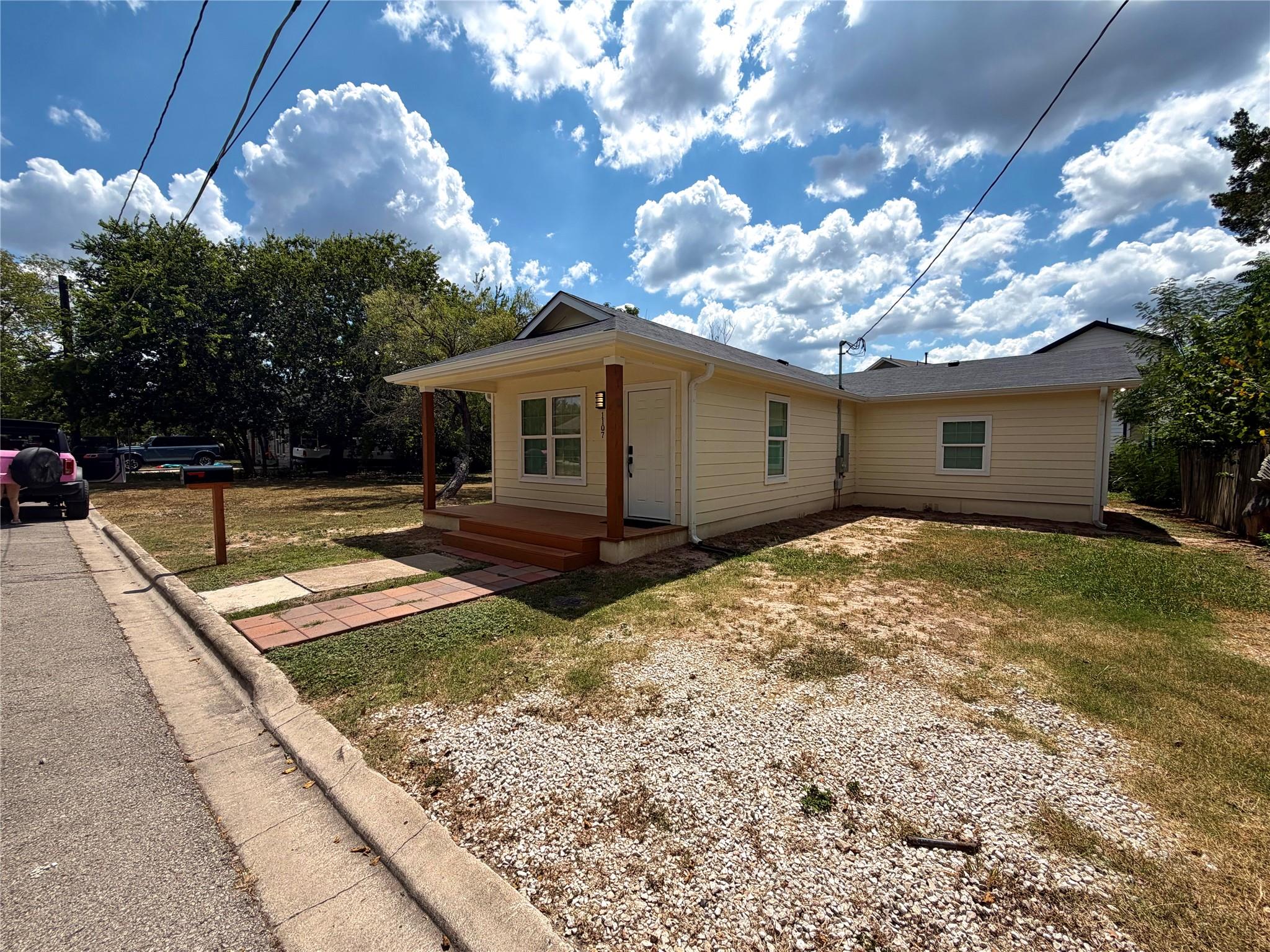 1107 Neches St Property Photo 19