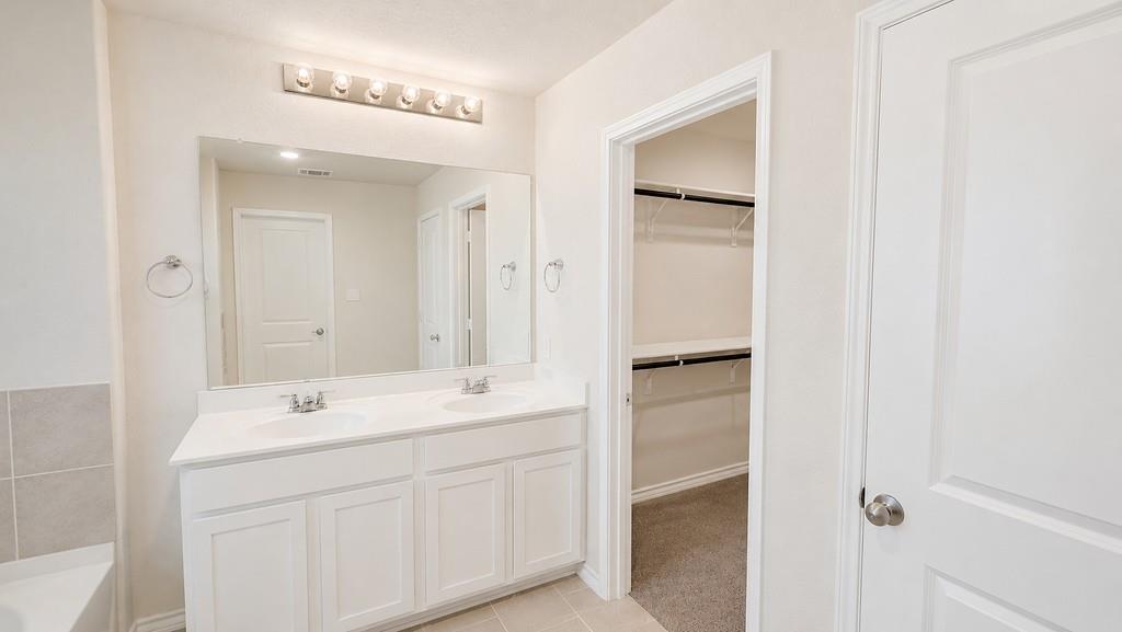 905 Rolling River Cv Property Photo 11