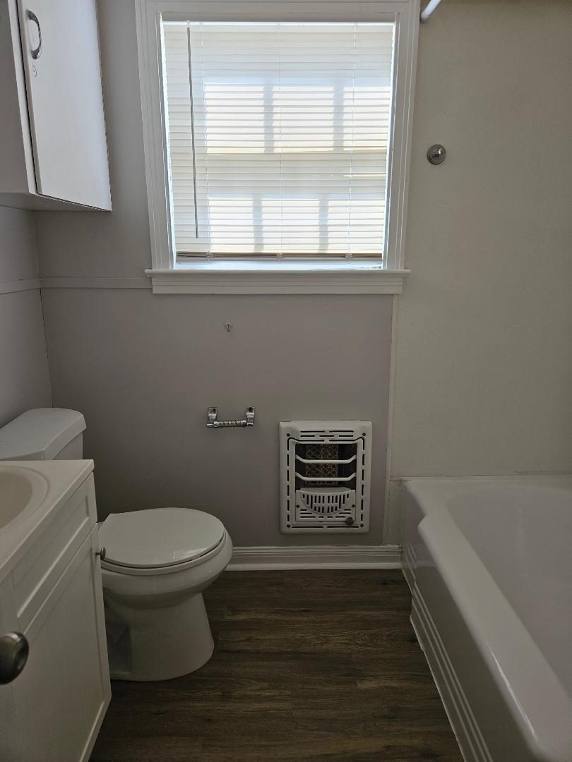 411 W 5th St Property Photo 11