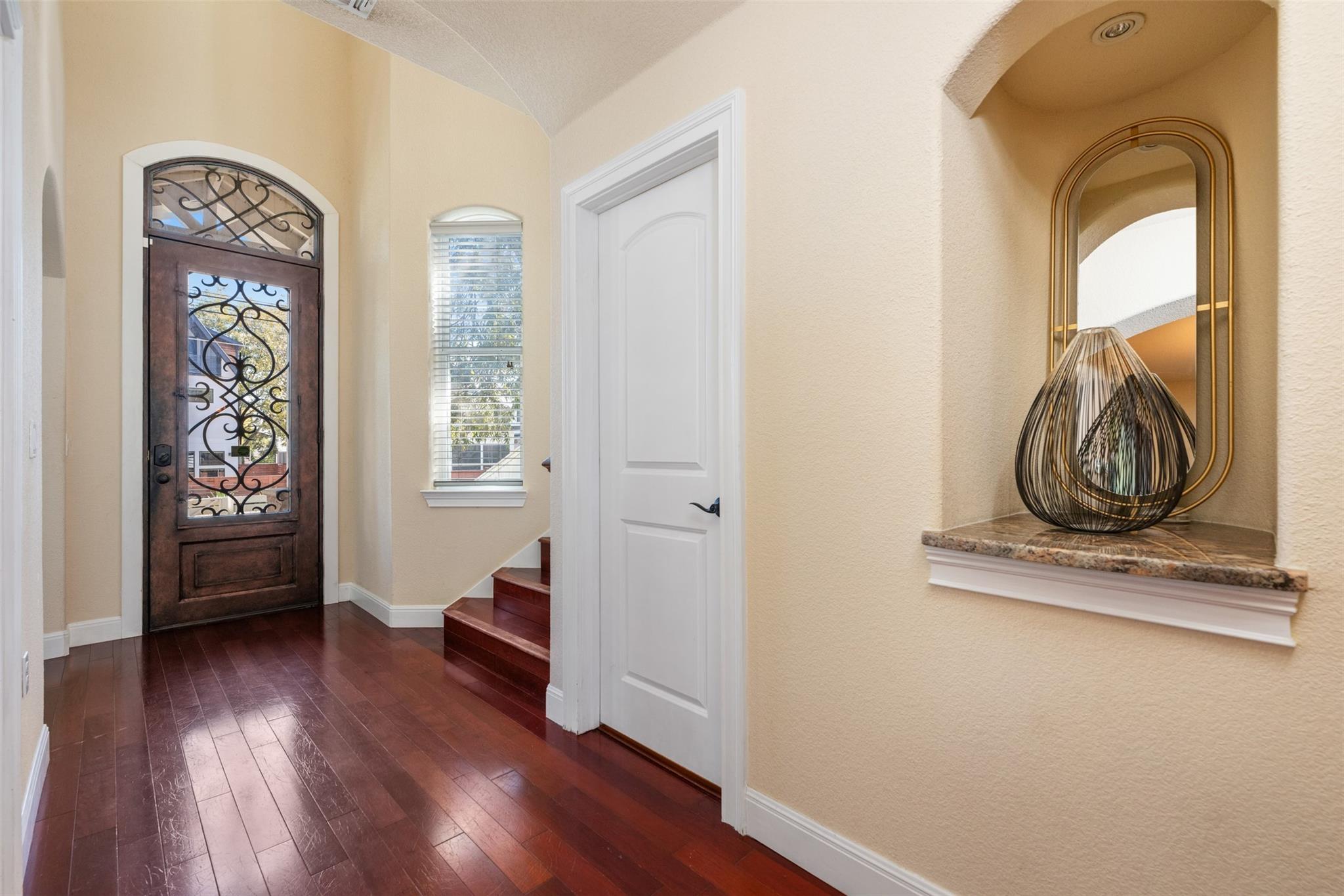 1304 Leona St Property Photo 8
