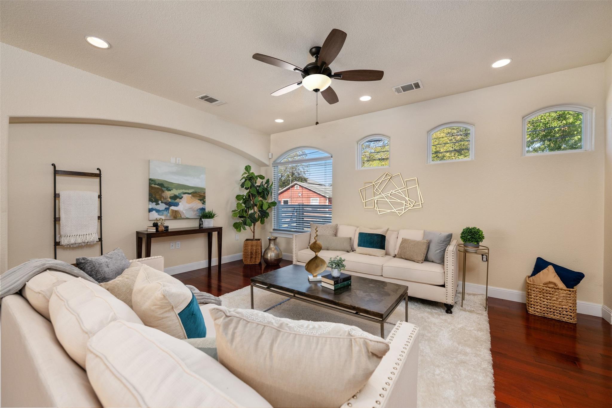 1304 Leona St Property Photo 10
