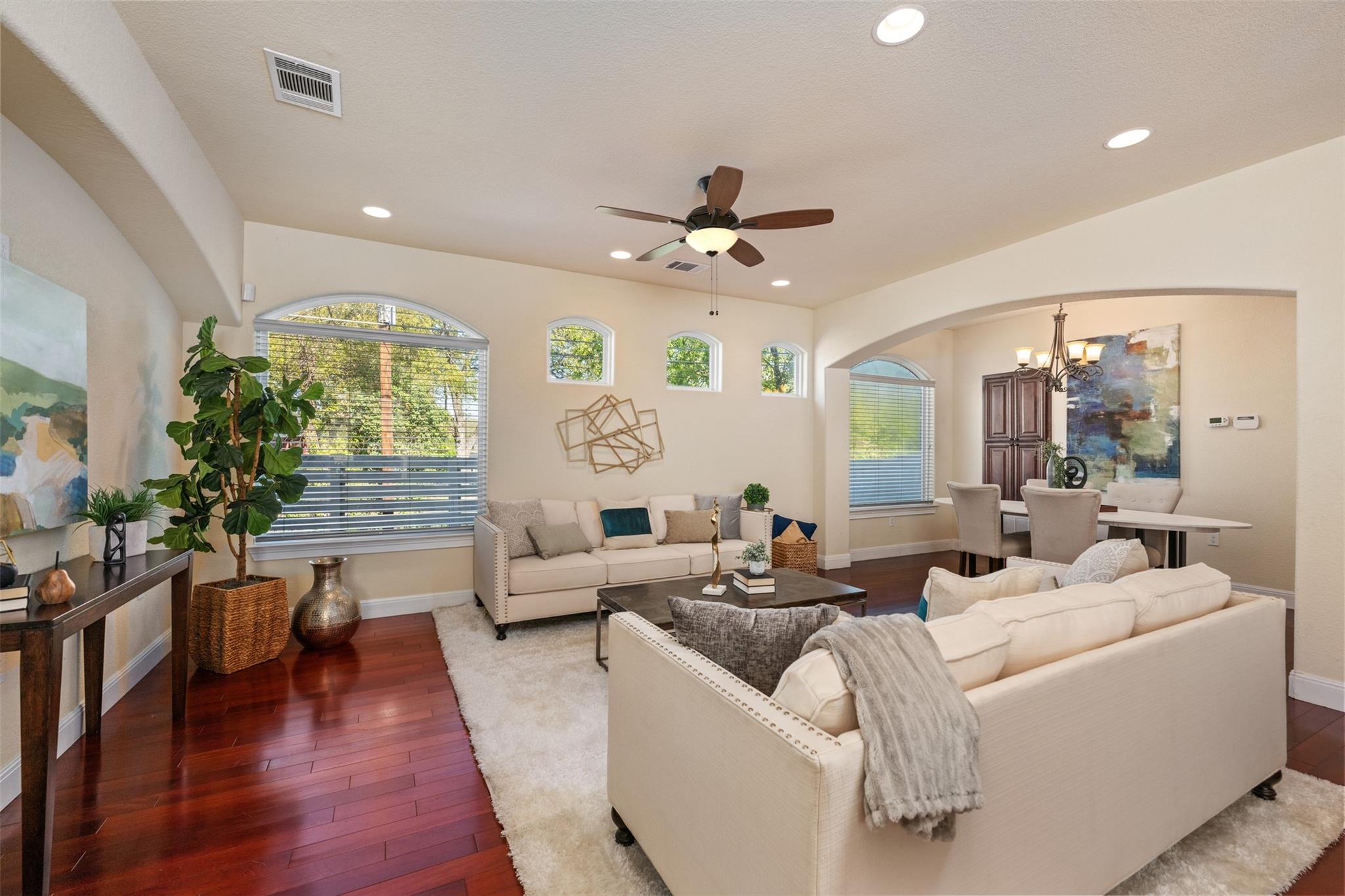 1304 Leona St Property Photo 11