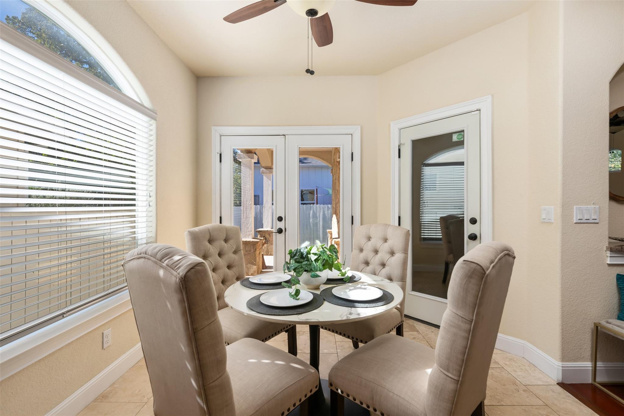 1304 Leona St Property Photo 16