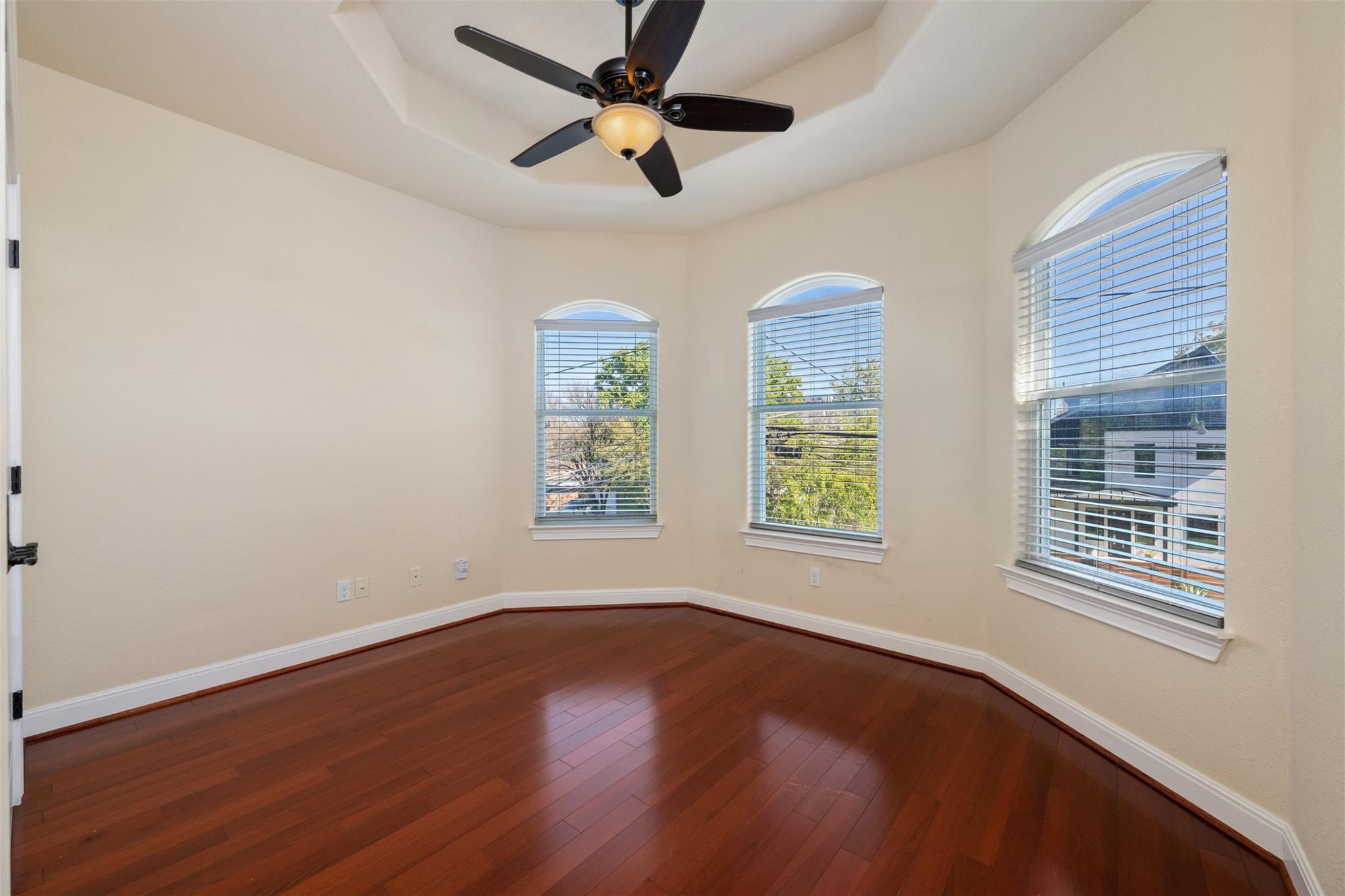 1304 Leona St Property Photo 23