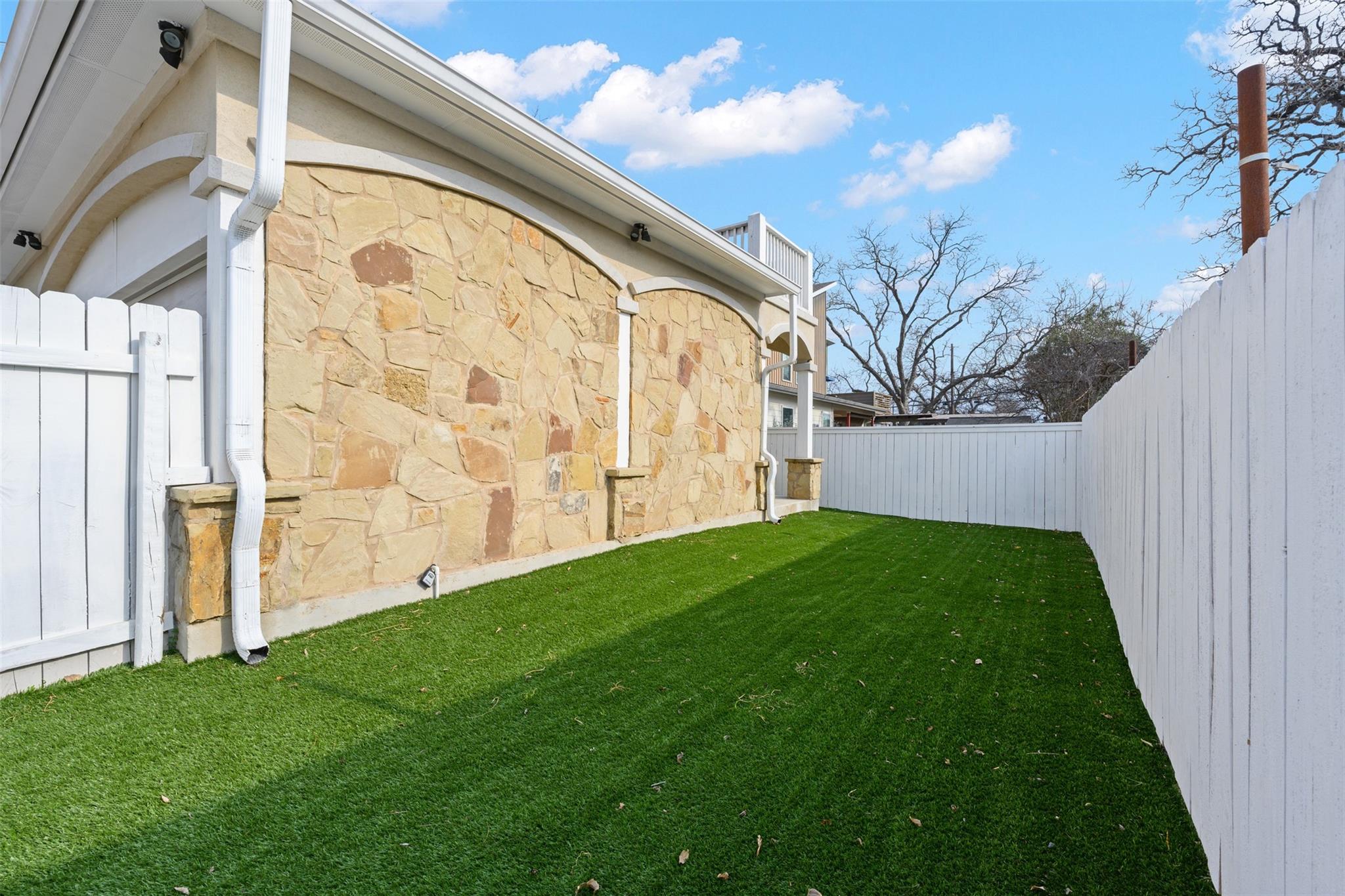 1304 Leona St Property Photo 27