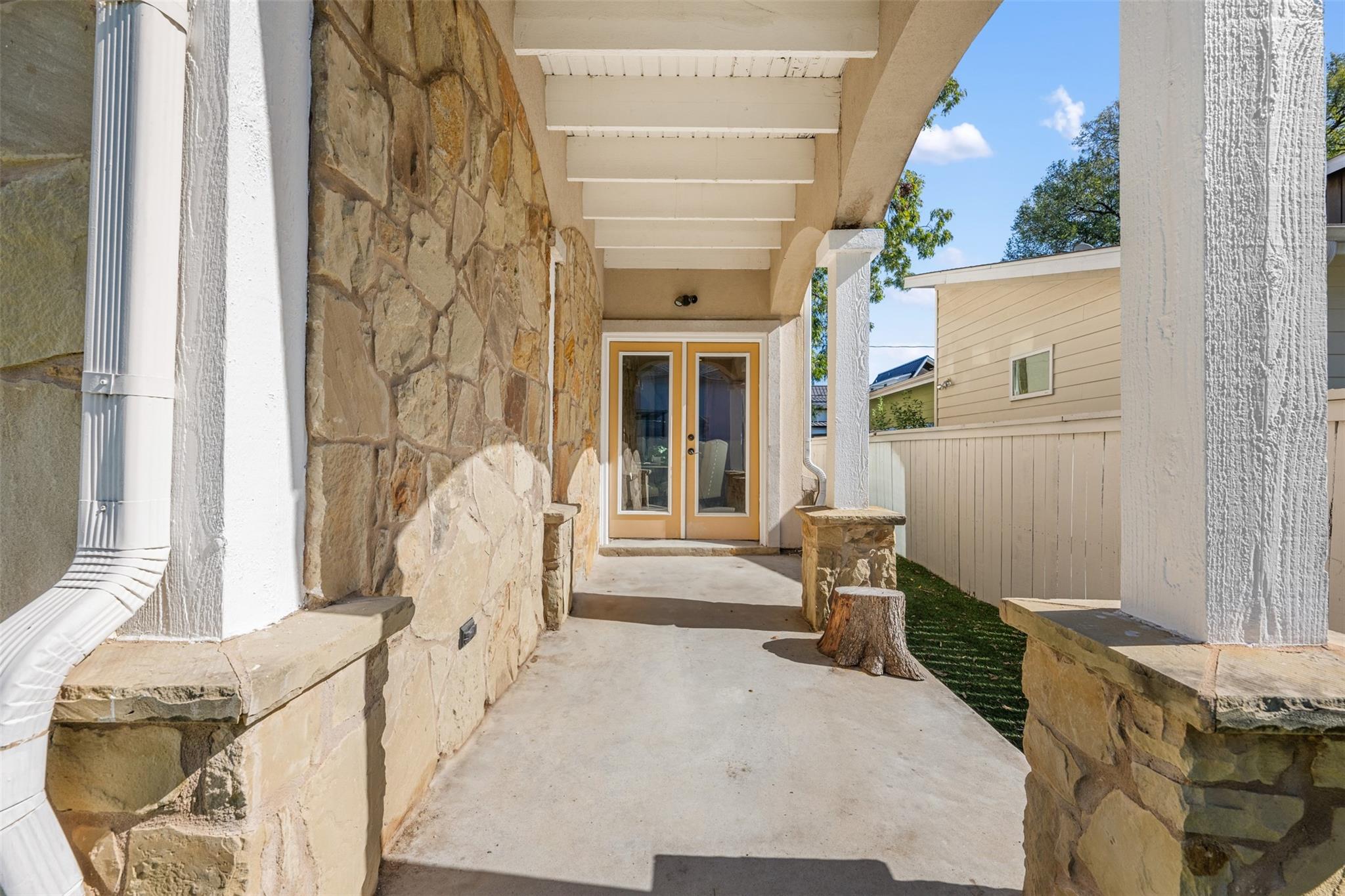 1304 Leona St Property Photo 29