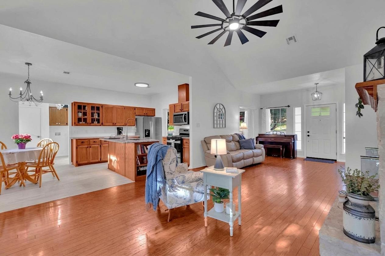 206 S Cowal Dr Property Photo 3