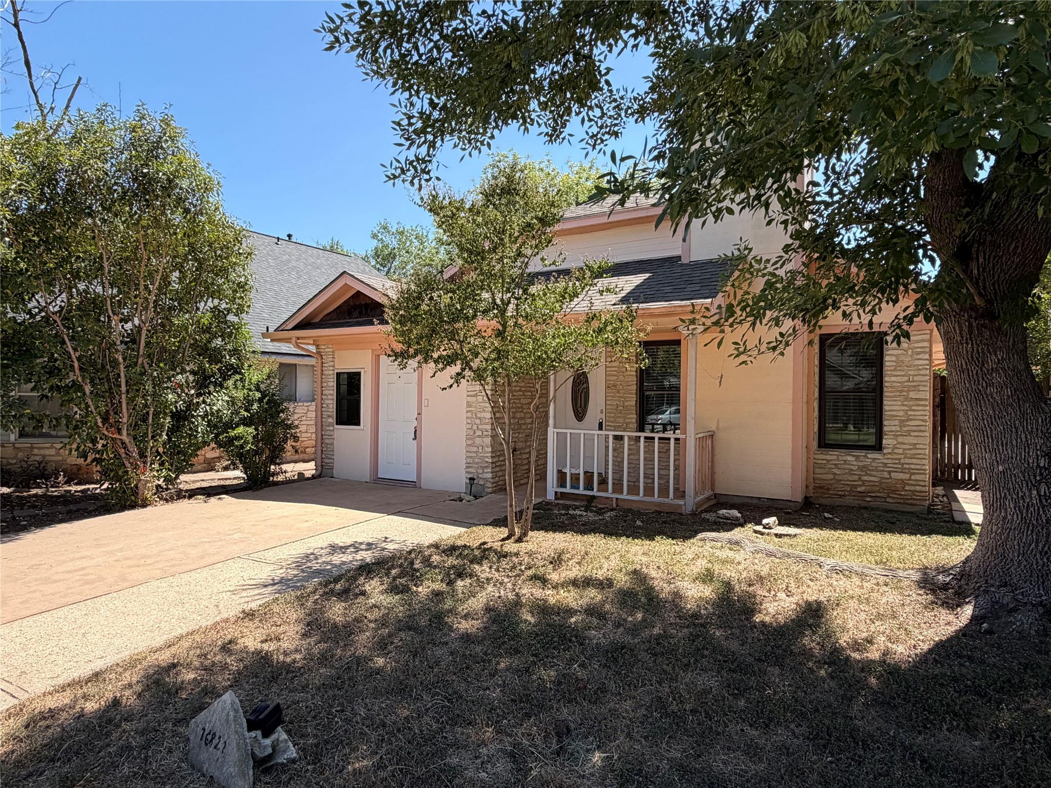 16821 Whitebrush Loop Property Photo 1