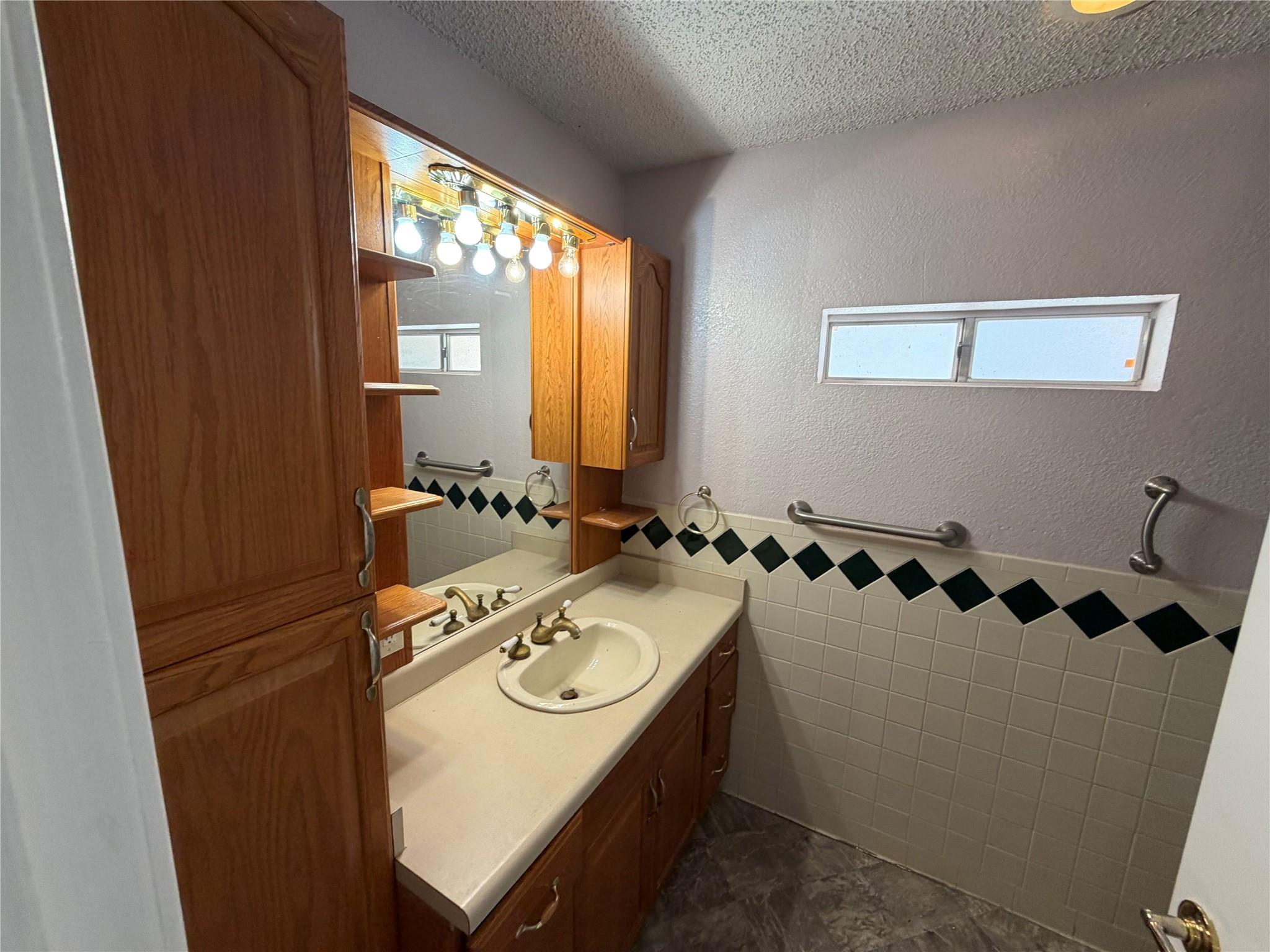 16821 Whitebrush Loop Property Photo 9