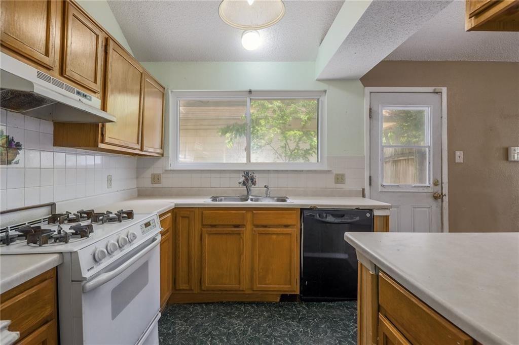 16821 Whitebrush Loop Property Photo 10