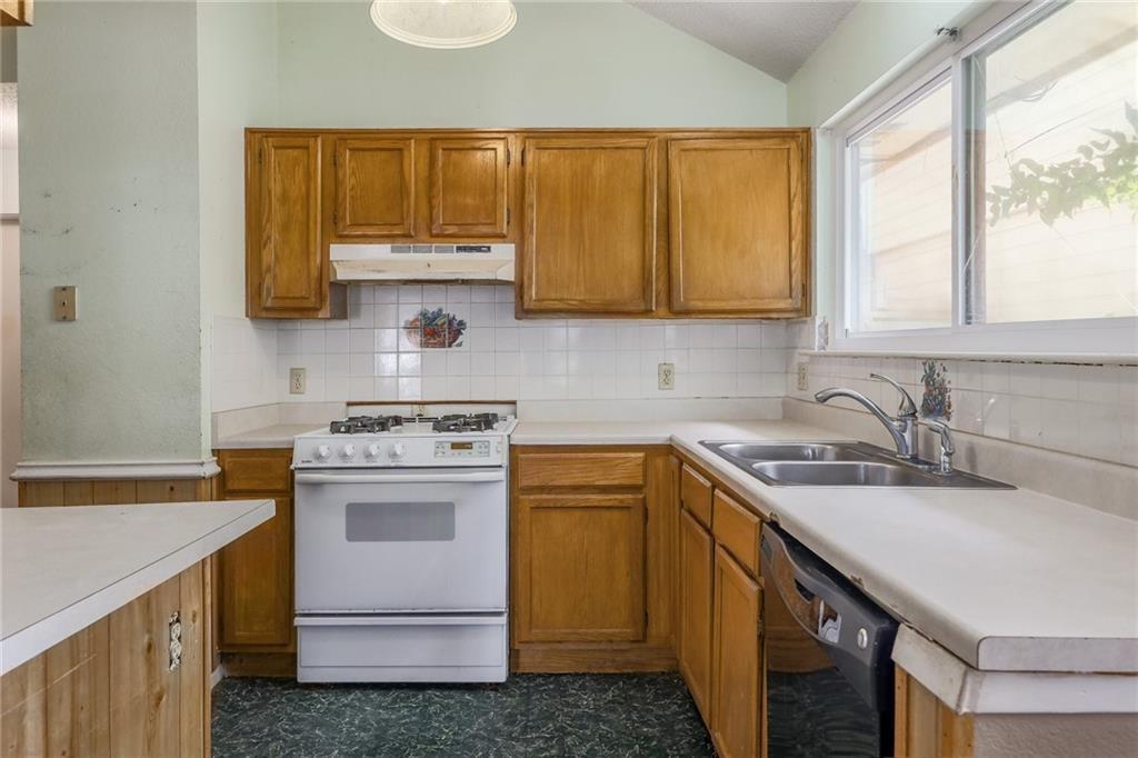 16821 Whitebrush Loop Property Photo 11