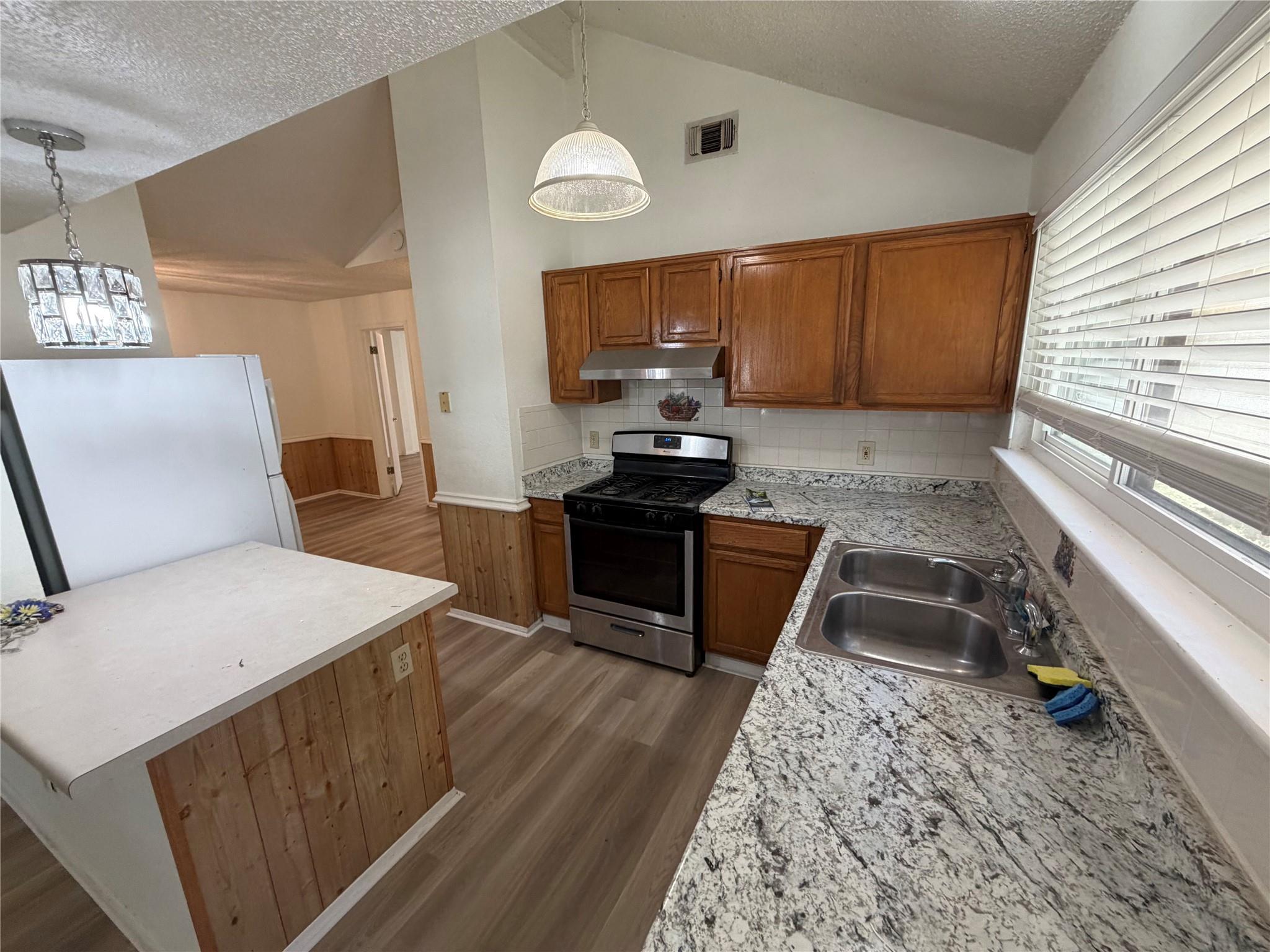 16821 Whitebrush Loop Property Photo 13