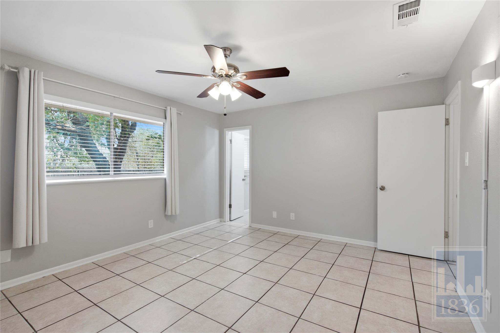 8912 Hunters Trce Property Photo 10