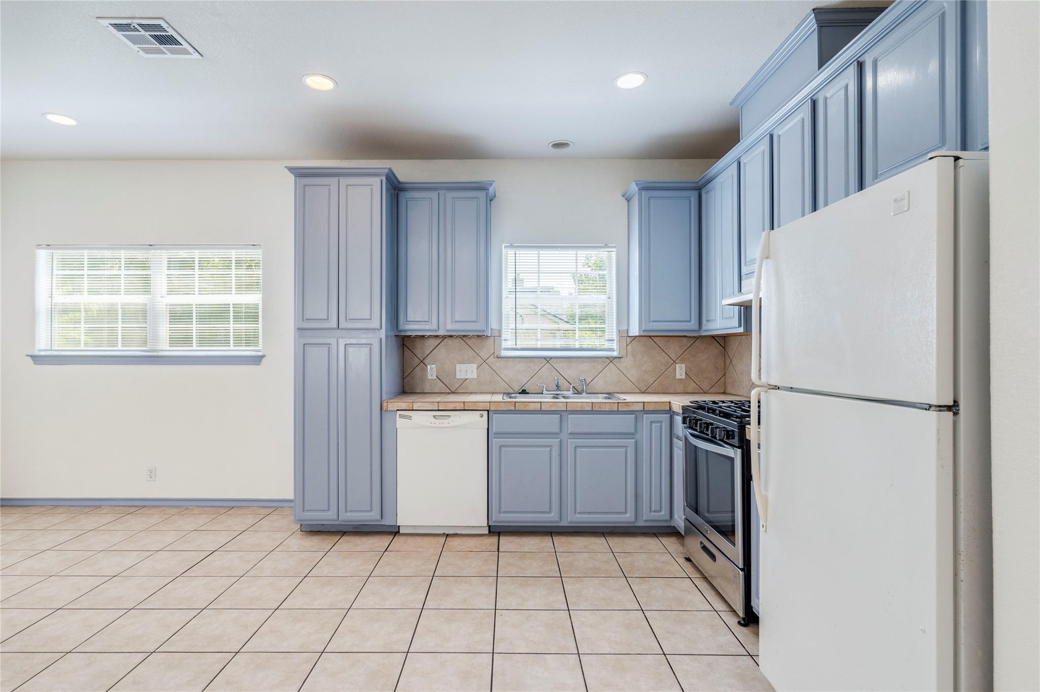 5503 Duval St #b Property Photo 4