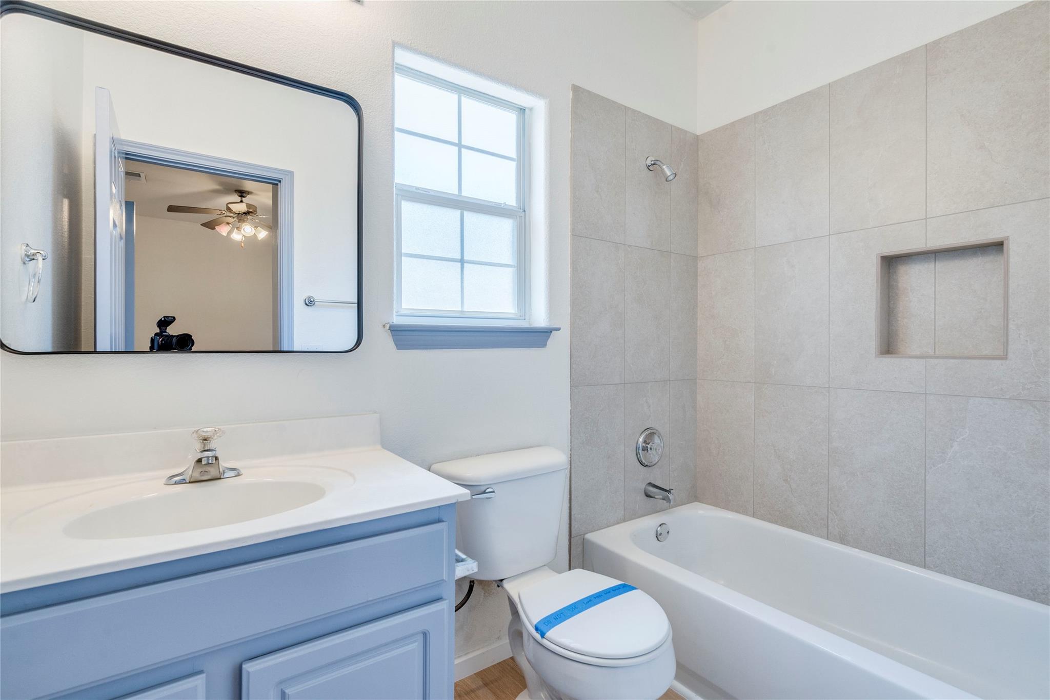 5503 Duval St #b Property Photo 9