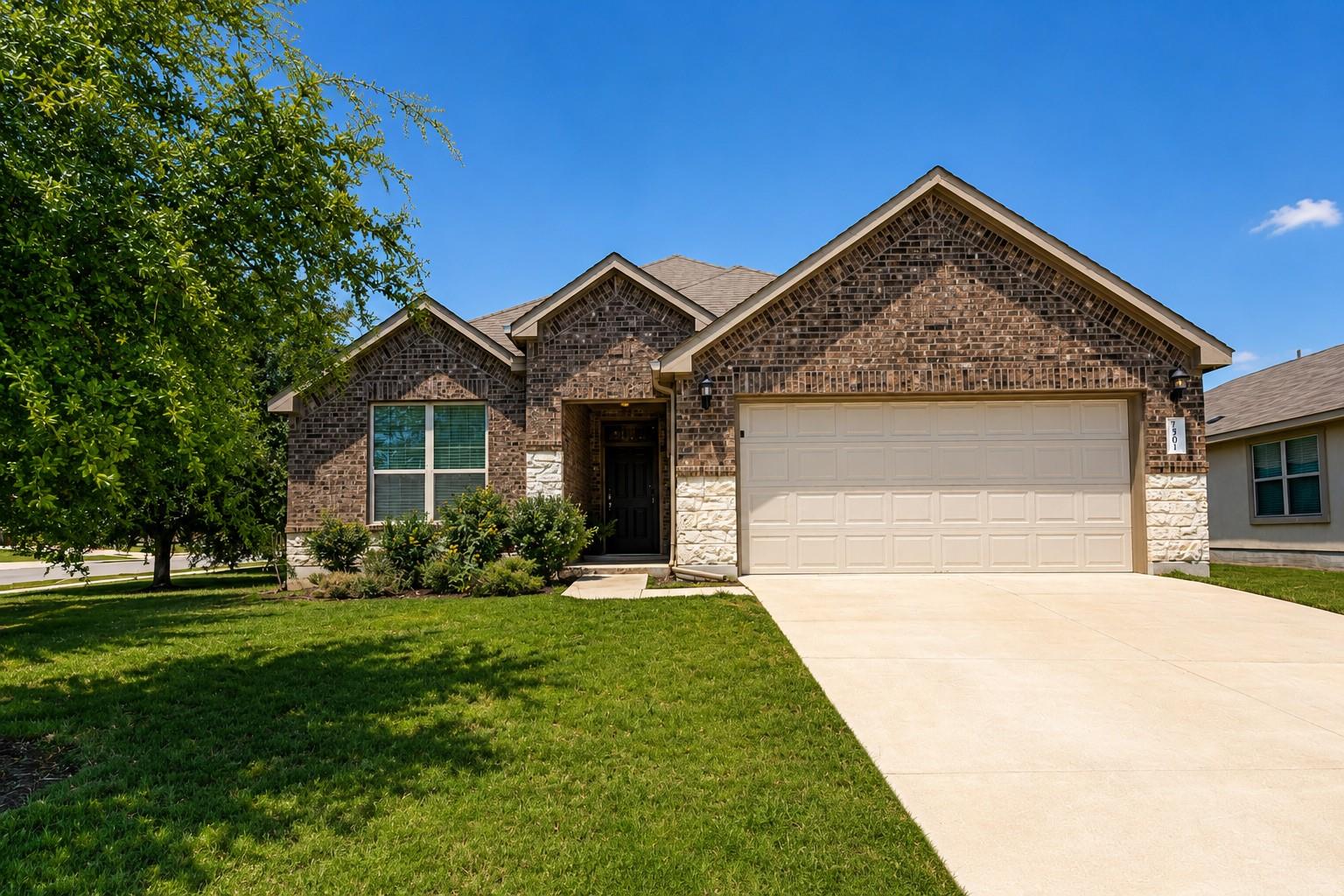 7501 Lombardy Loop Property Photo 2