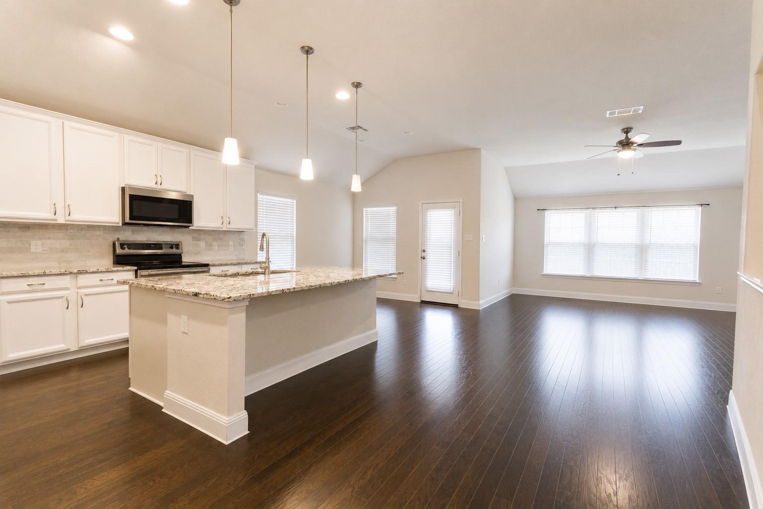 7501 Lombardy Loop Property Photo 8