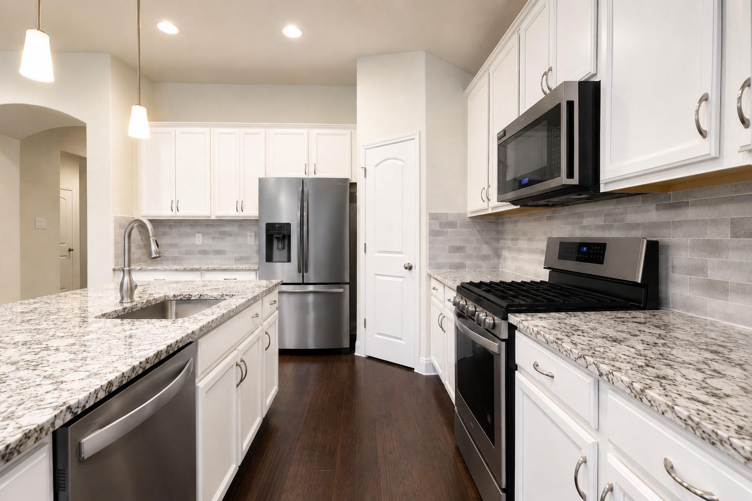 7501 Lombardy Loop Property Photo 10