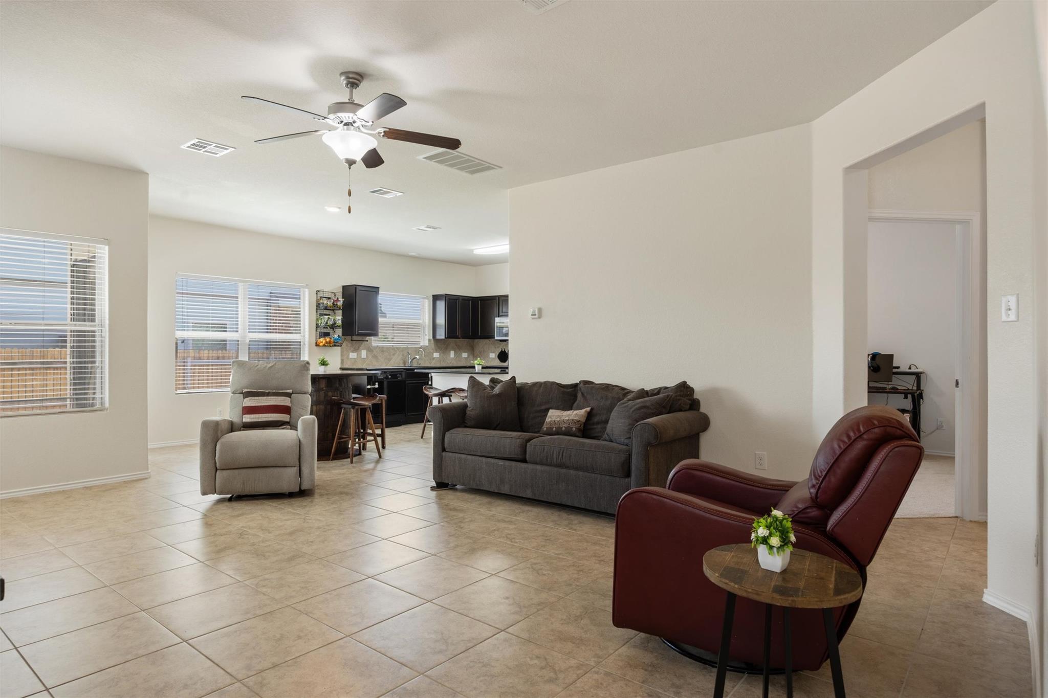 400 Circle Way Property Photo 4