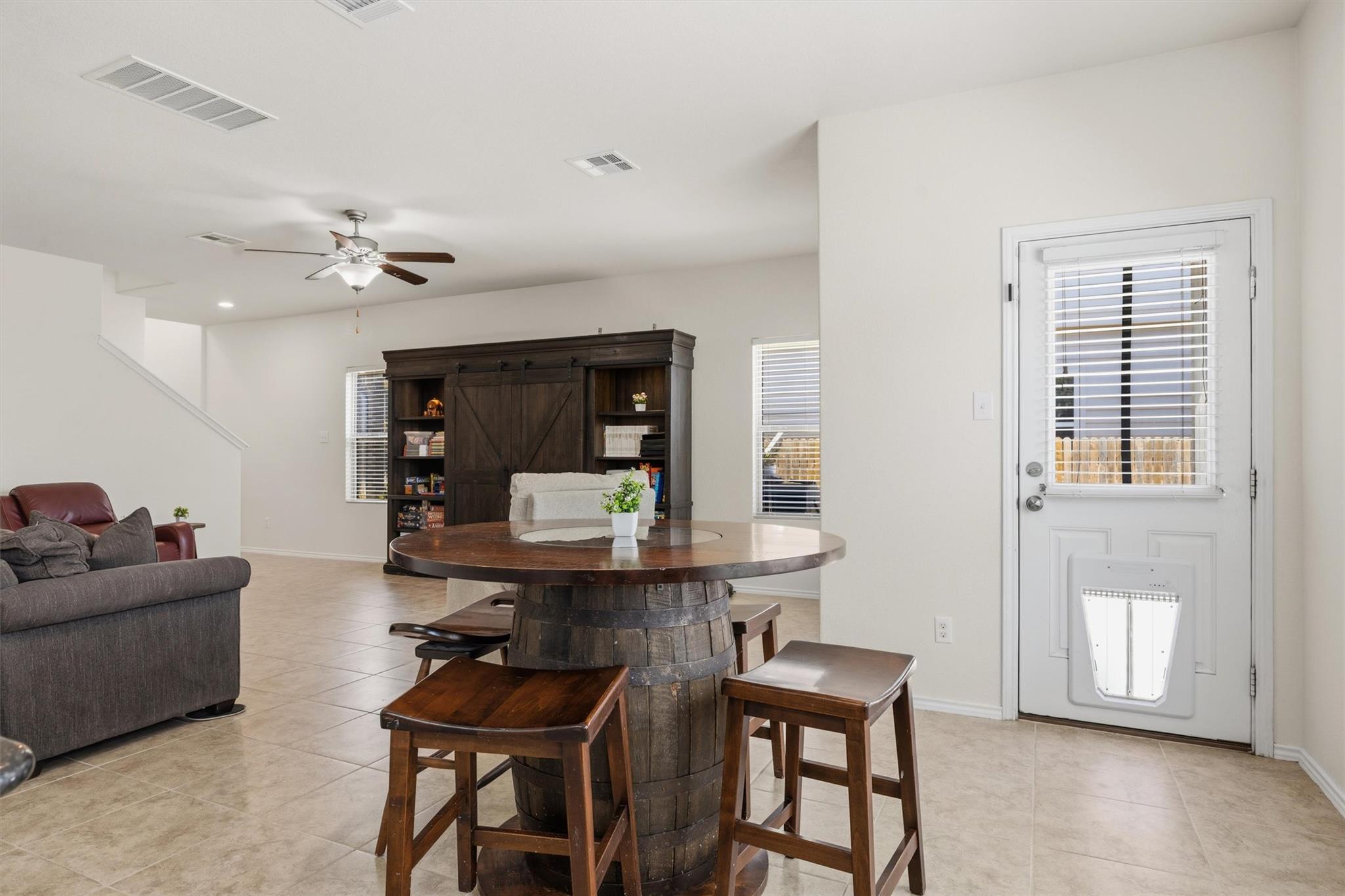 400 Circle Way Property Photo 7