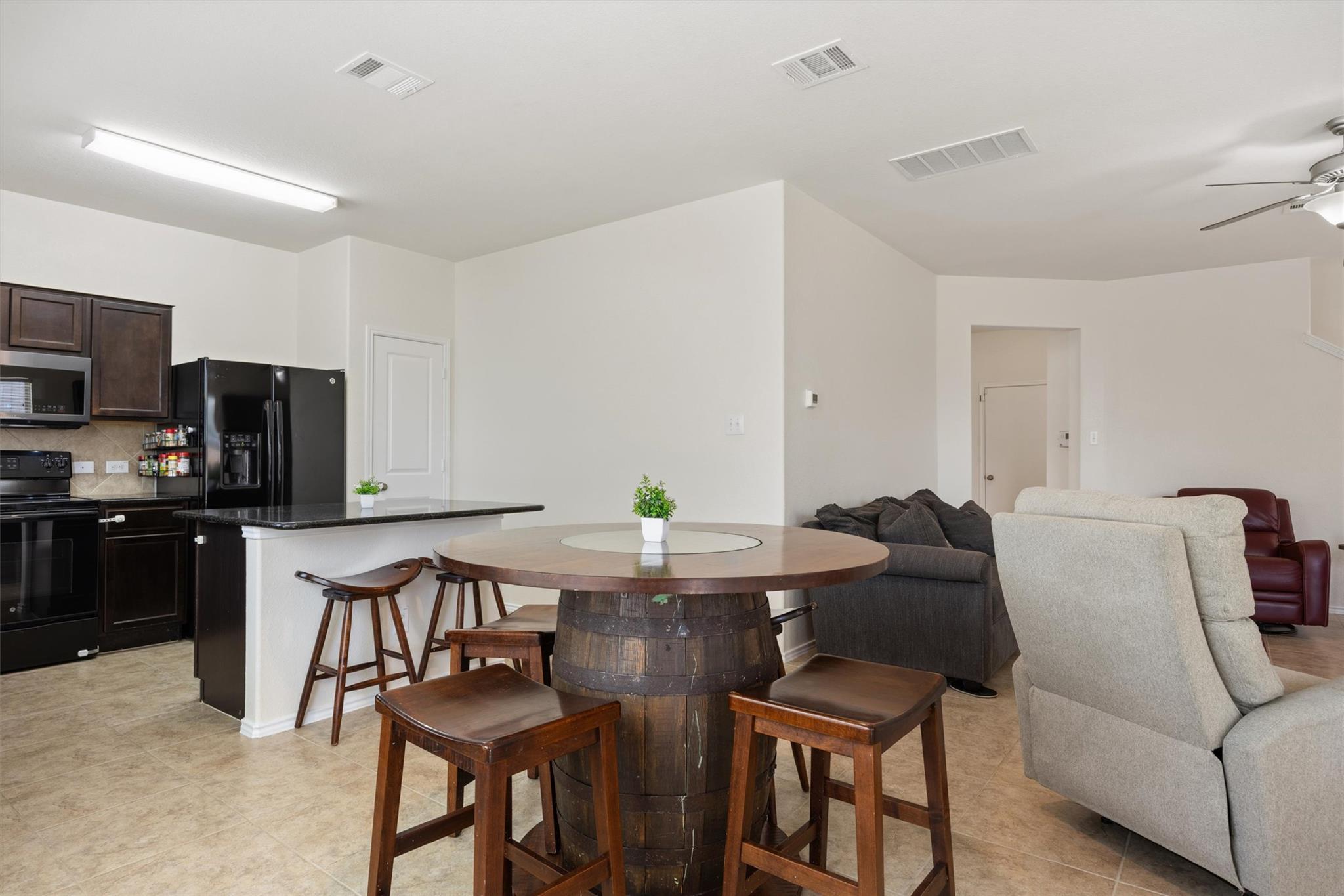 400 Circle Way Property Photo 8