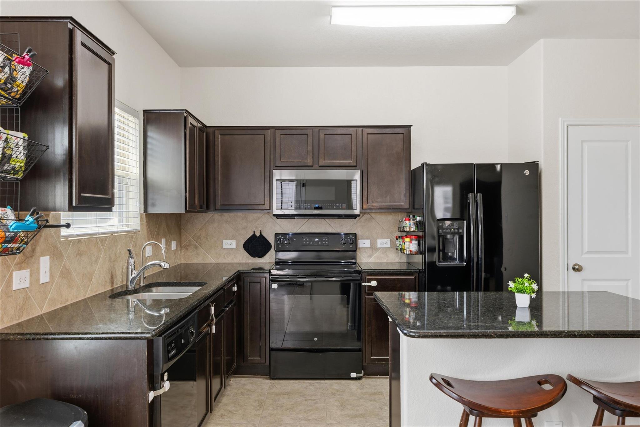 400 Circle Way Property Photo 11