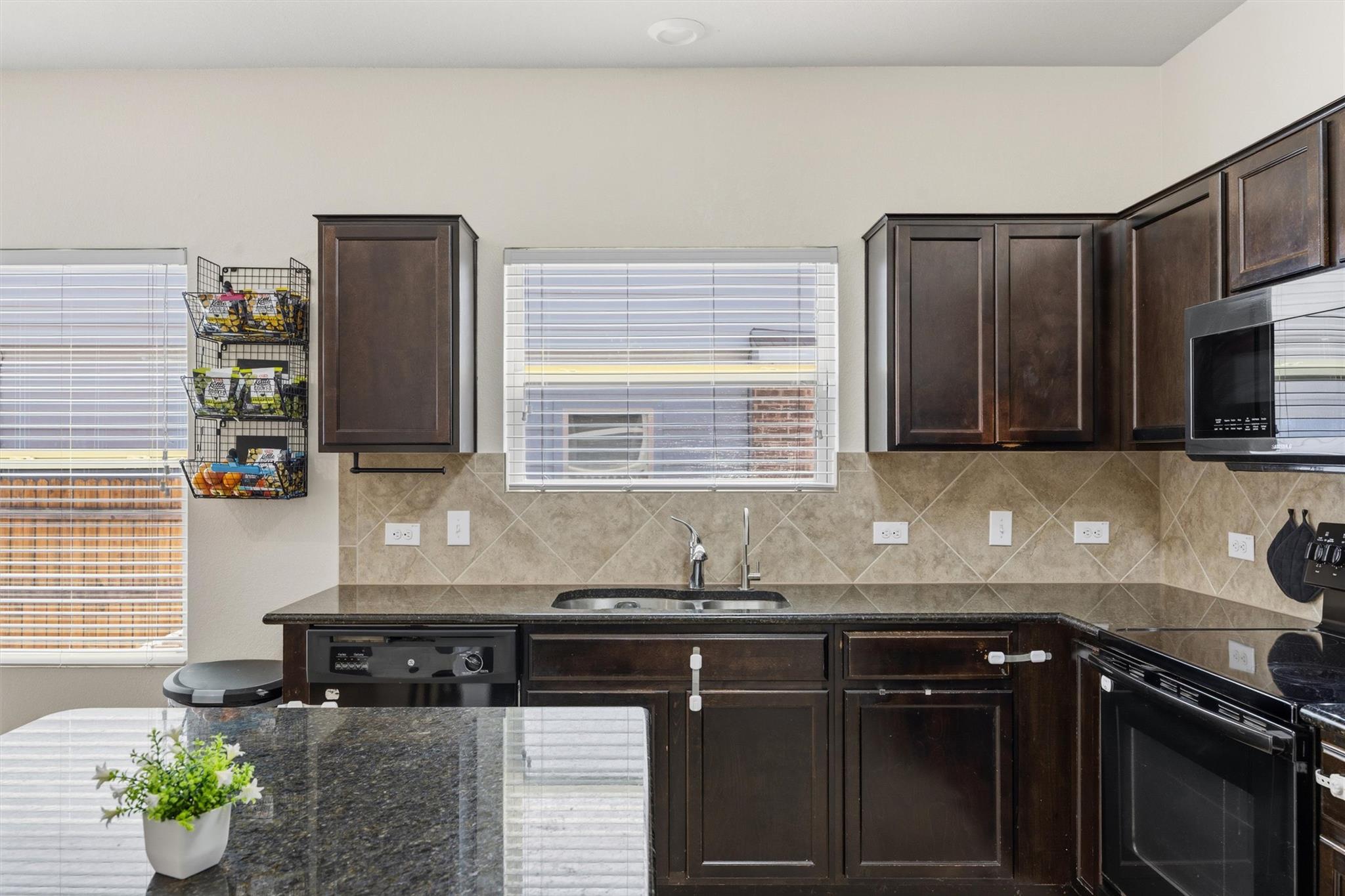 400 Circle Way Property Photo 12