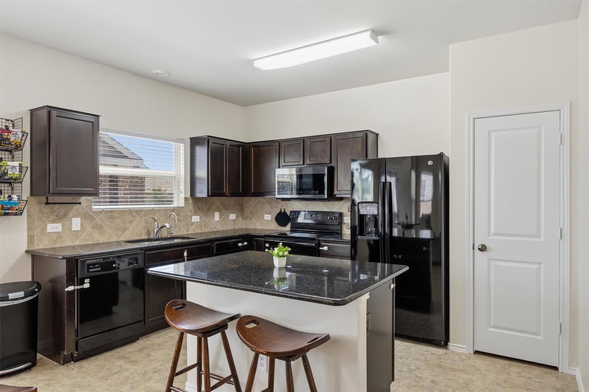 400 Circle Way Property Photo 13