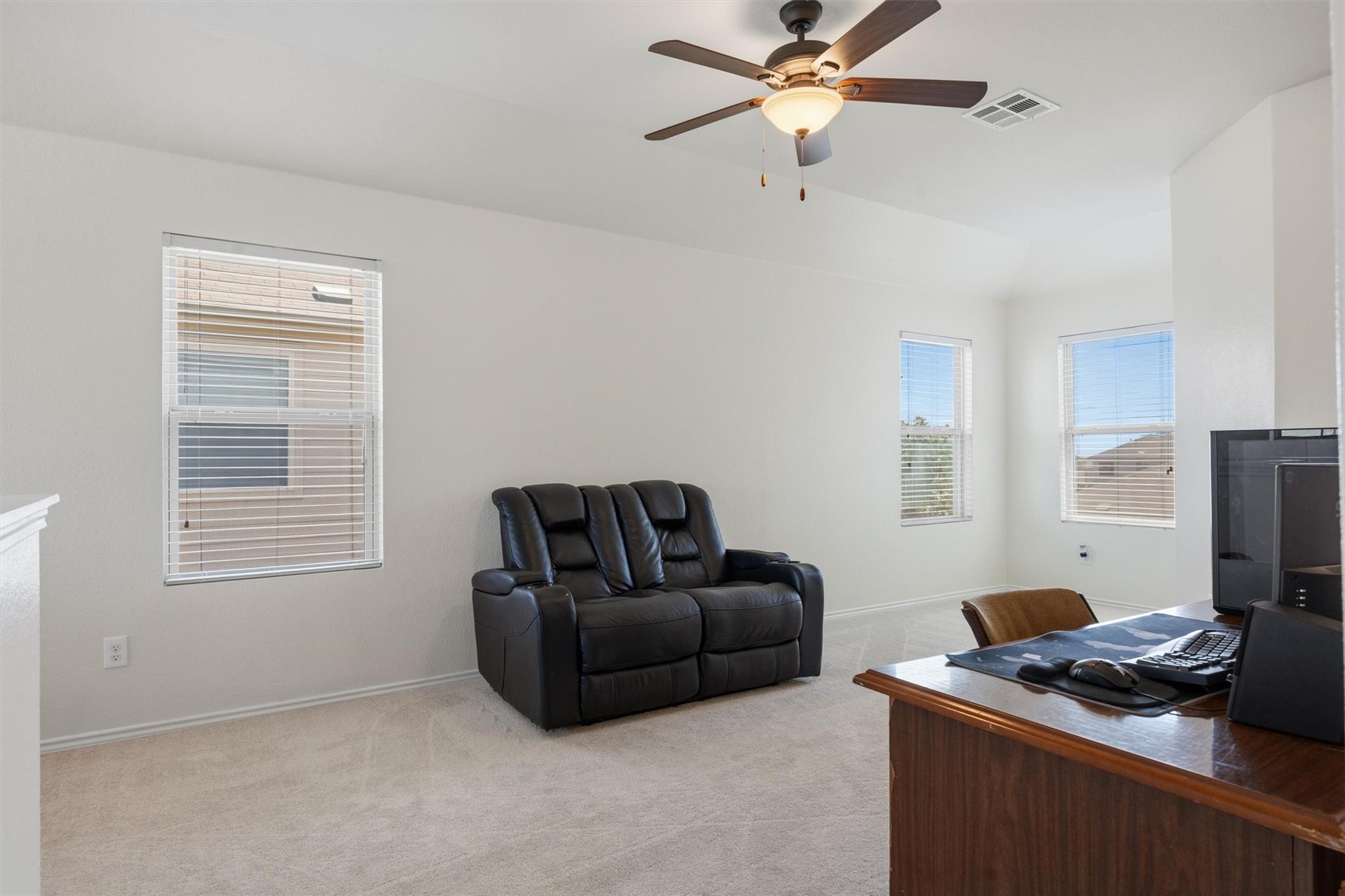 400 Circle Way Property Photo 17