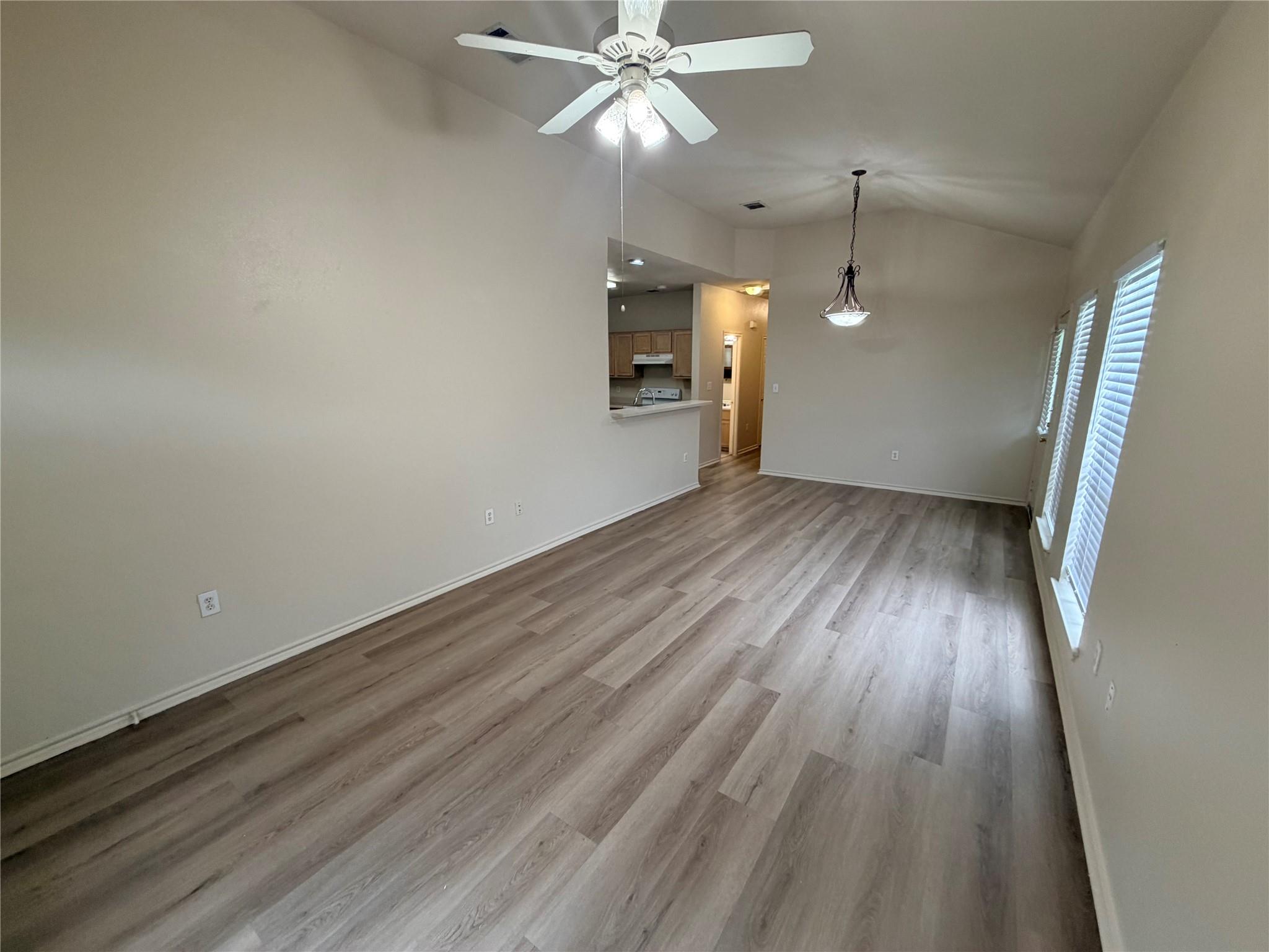 508 Tablerock Cir #b Property Photo 4