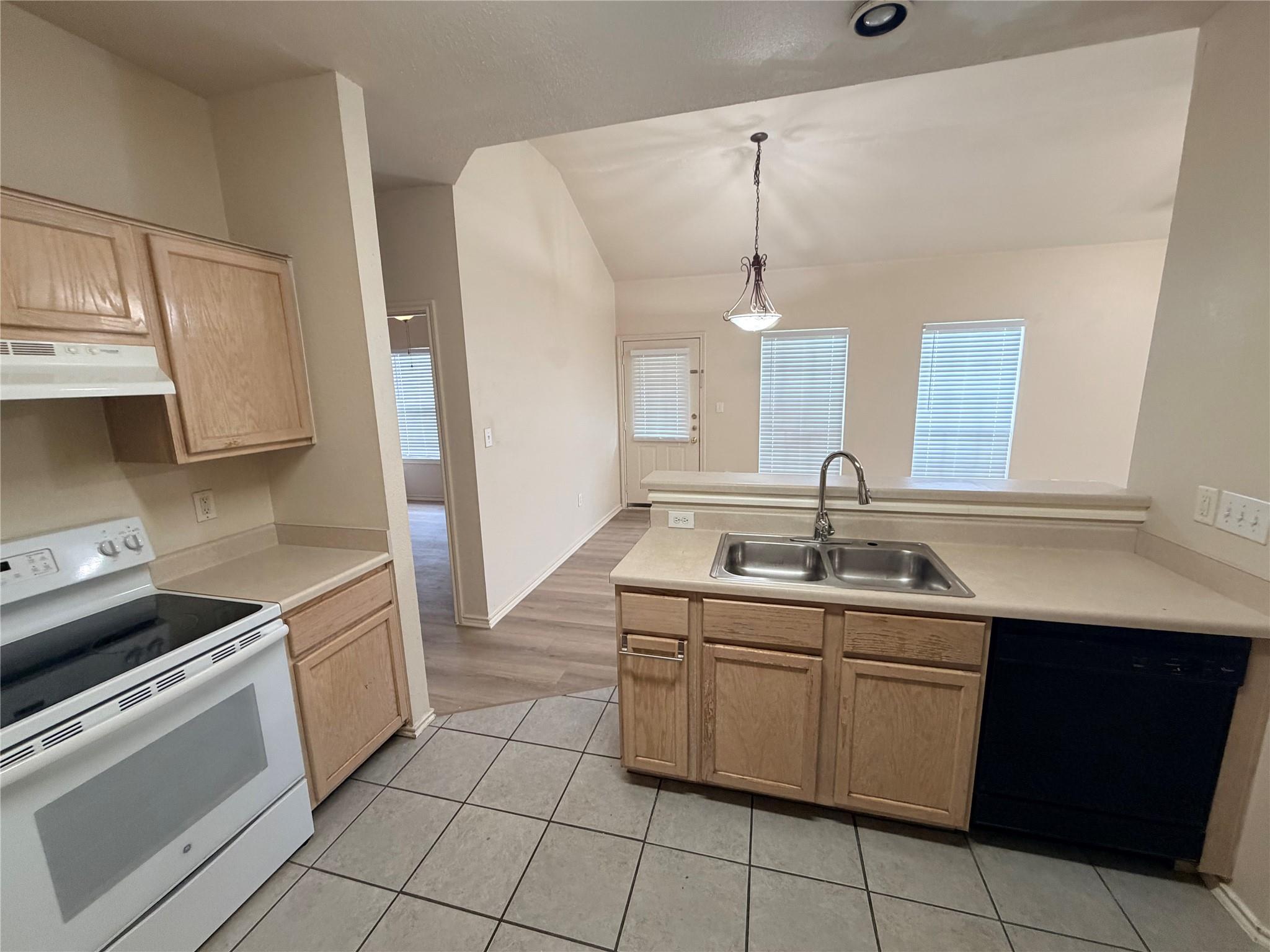 508 Tablerock Cir #b Property Photo 6