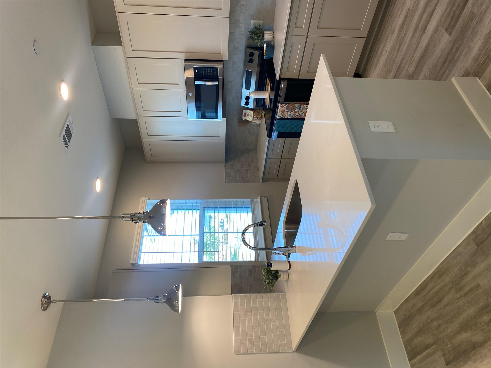 120 Gatehouse Way Property Photo