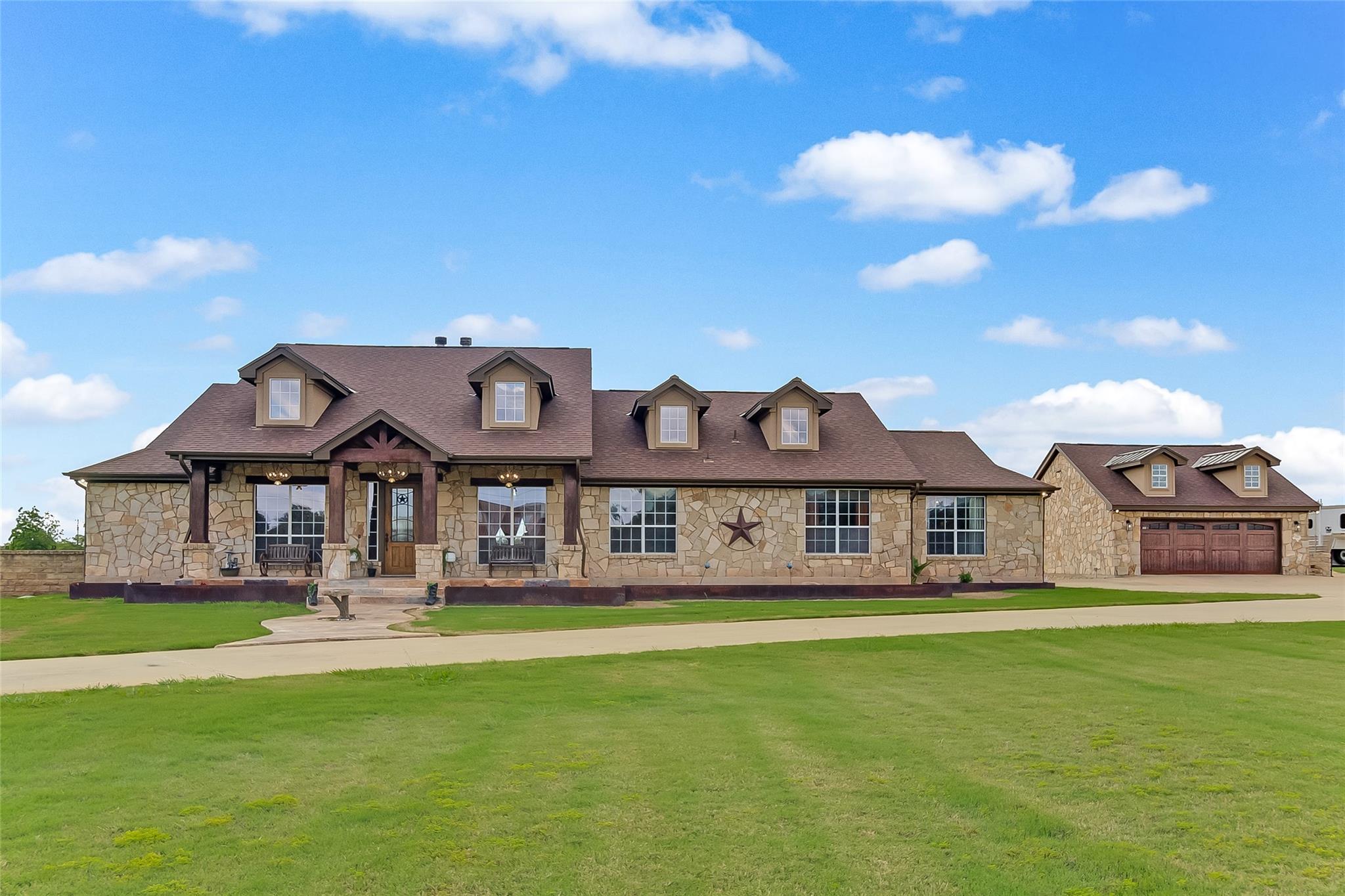 106 Deep Lake Dr Property Photo