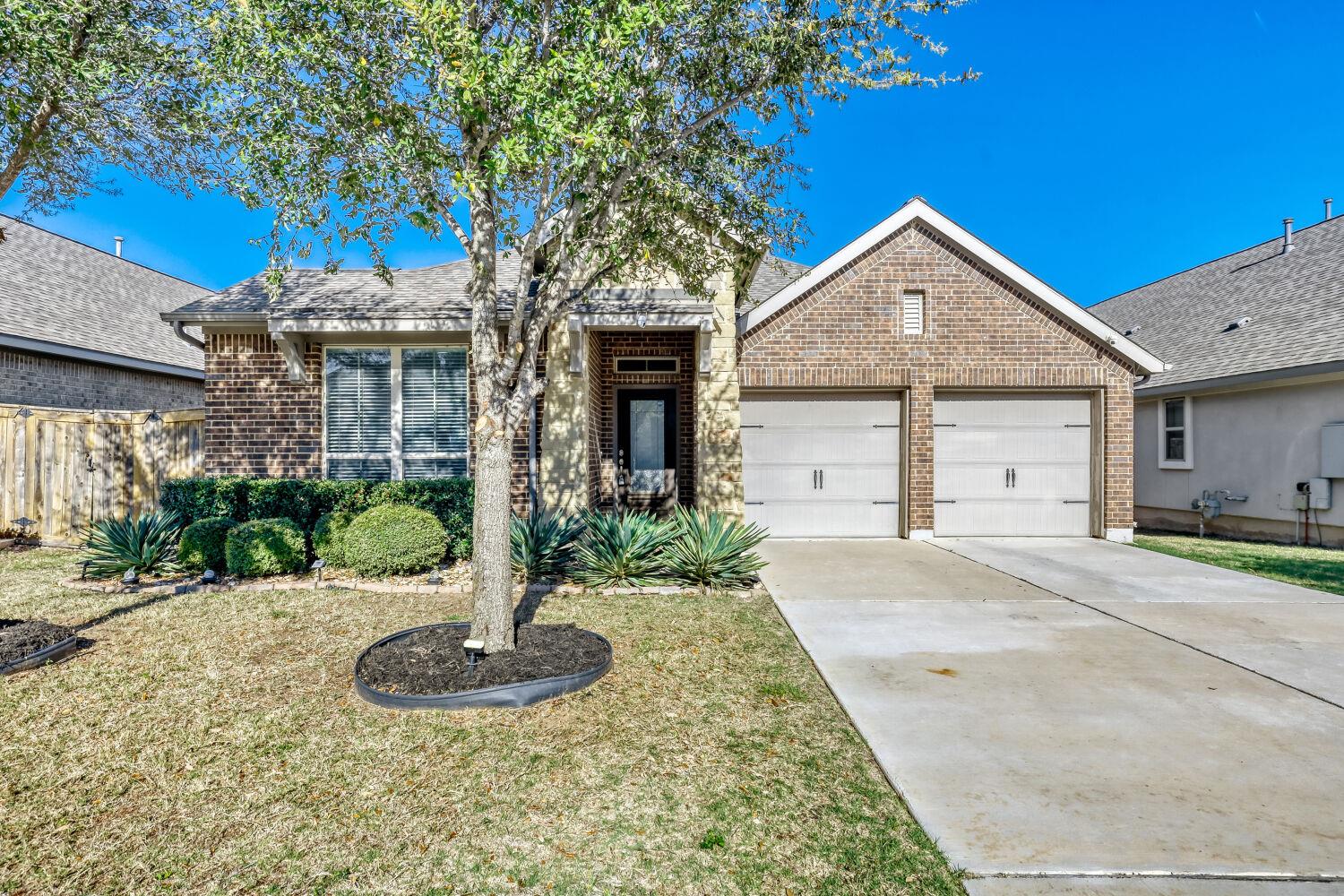 2416 BURBERRY Ln Property Photo 1