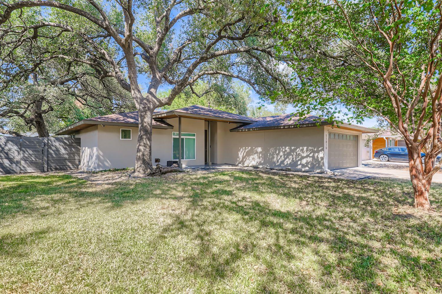 11810 Charing Cross Rd Property Photo 2