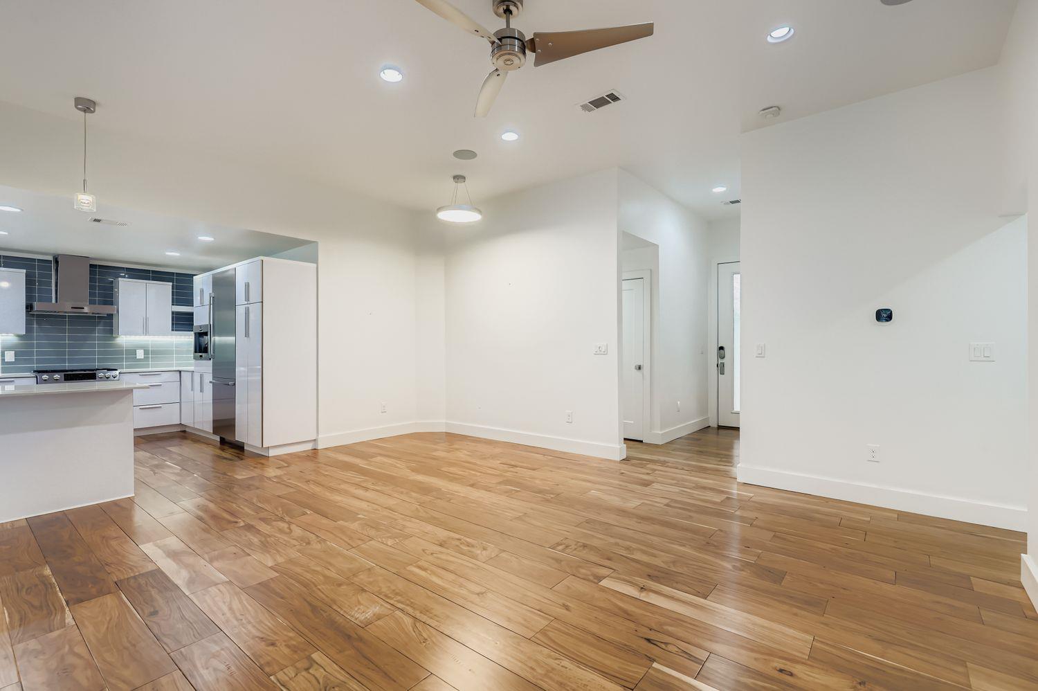 11810 Charing Cross Rd Property Photo 4